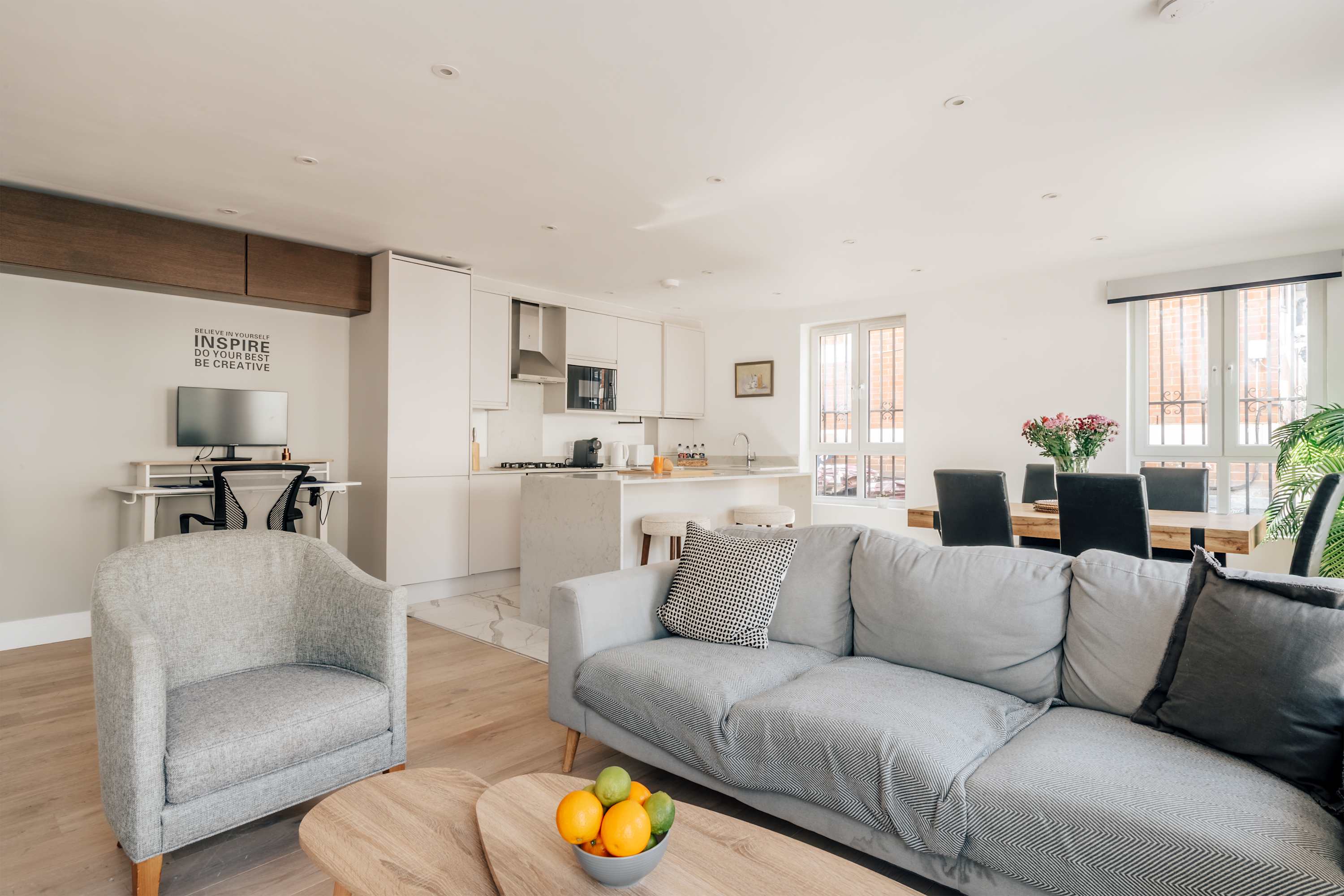 View Kensington High Street Apt: Modern Comfort & in Kensington High Street 353 W8 6NW Kensington High Street Apt: Modern Comfort & in Kensington High Street 353 W8 6NW - Property image 7 - VivreStays