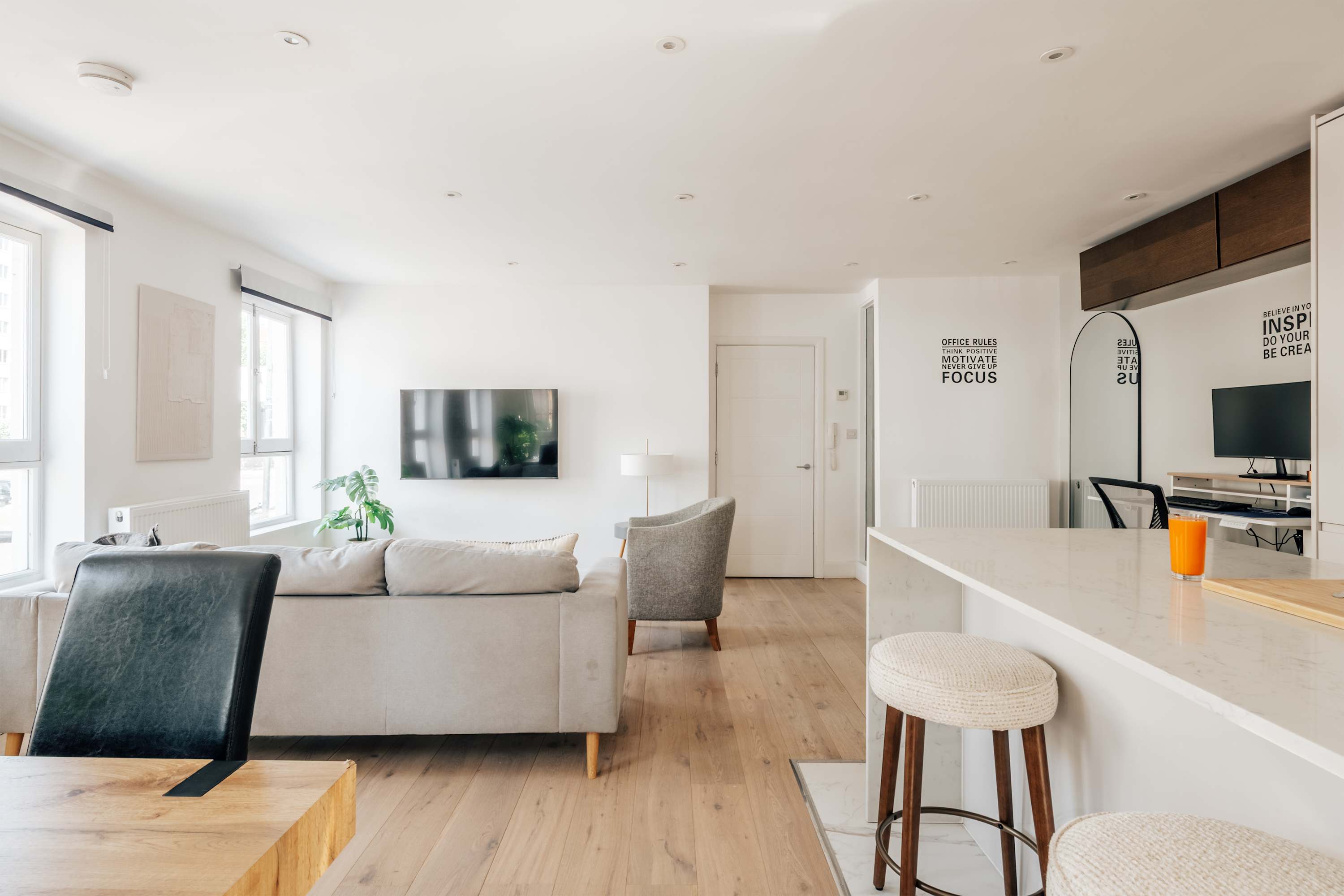 View Kensington High Street Apt: Modern Comfort & in Kensington High Street 353 W8 6NW Kensington High Street Apt: Modern Comfort & in Kensington High Street 353 W8 6NW - Property image 8 - VivreStays