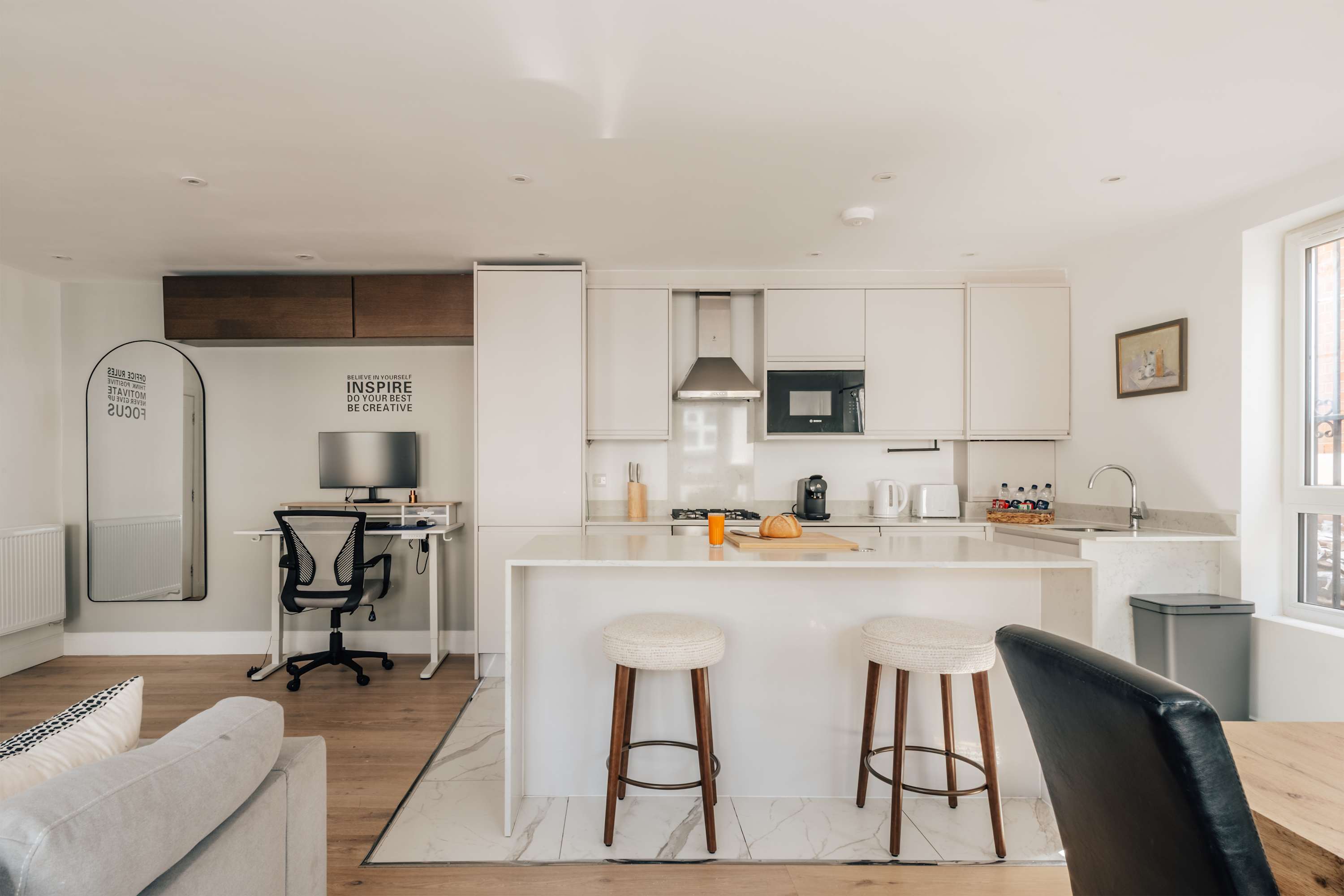 View Kensington High Street Apt: Modern Comfort & in Kensington High Street 353 W8 6NW Kensington High Street Apt: Modern Comfort & in Kensington High Street 353 W8 6NW - Property image 9 - VivreStays