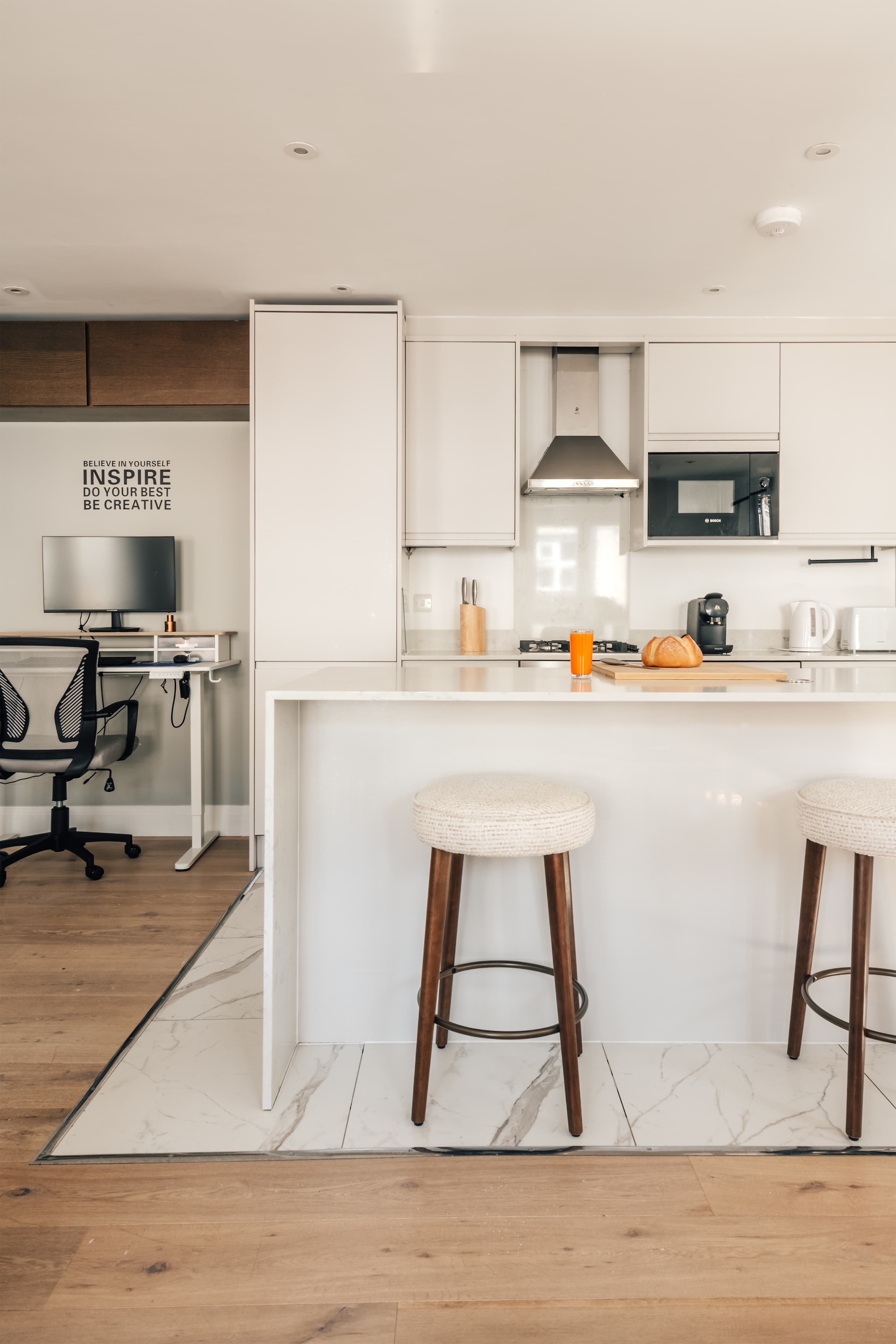 View Kensington High Street Apt: Modern Comfort & in Kensington High Street 353 W8 6NW Kensington High Street Apt: Modern Comfort & in Kensington High Street 353 W8 6NW - Property image 14 - VivreStays