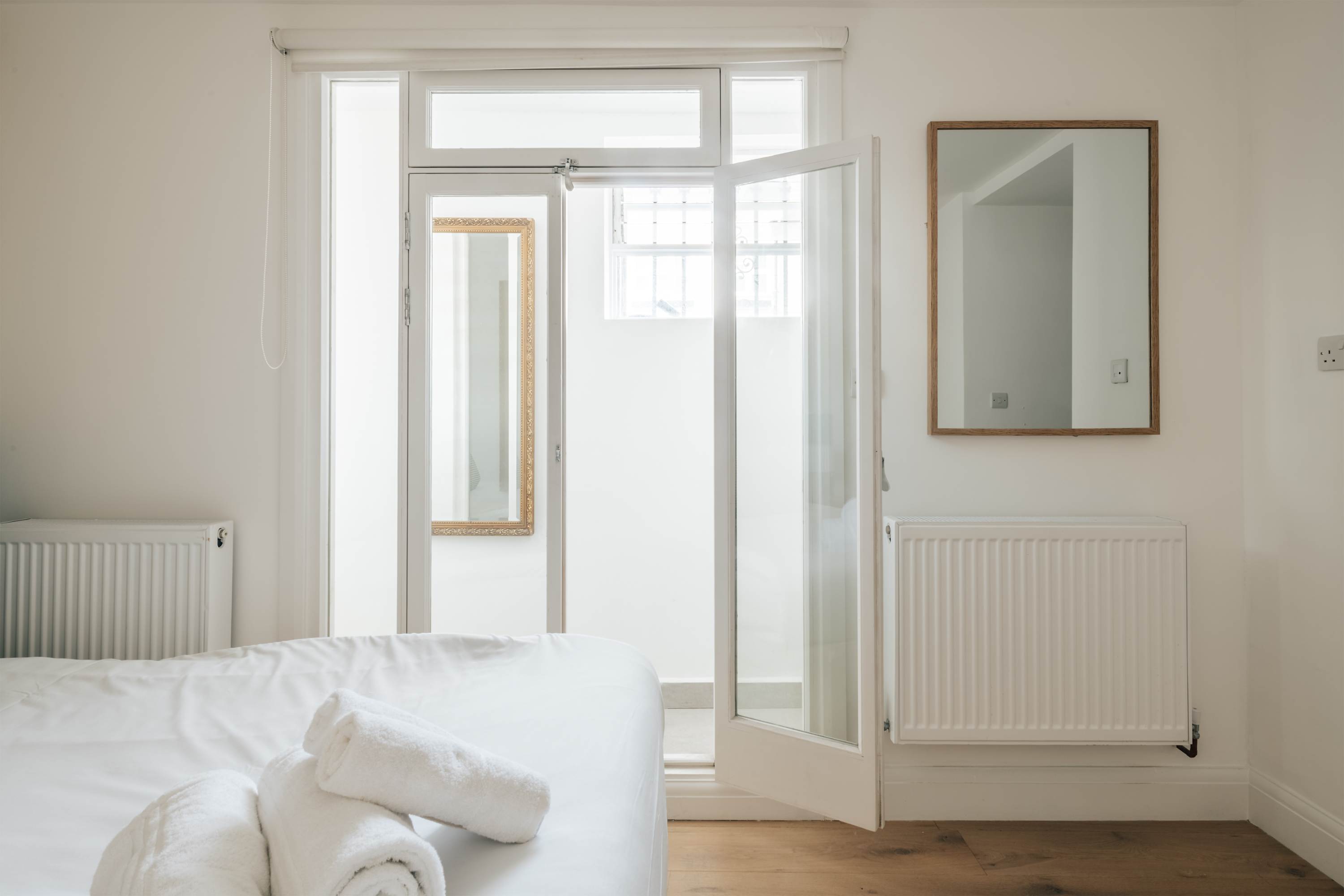 View Kensington High Street Apt: Modern Comfort & in Kensington High Street 353 W8 6NW Kensington High Street Apt: Modern Comfort & in Kensington High Street 353 W8 6NW - Property image 20 - VivreStays