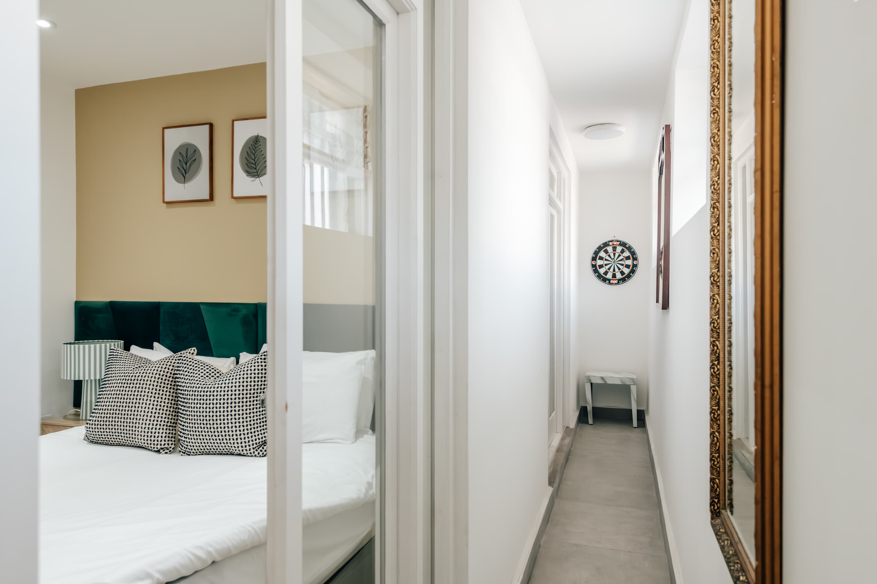 View Kensington High Street Apt: Modern Comfort & in Kensington High Street 353 W8 6NW Kensington High Street Apt: Modern Comfort & in Kensington High Street 353 W8 6NW - Property image 24 - VivreStays