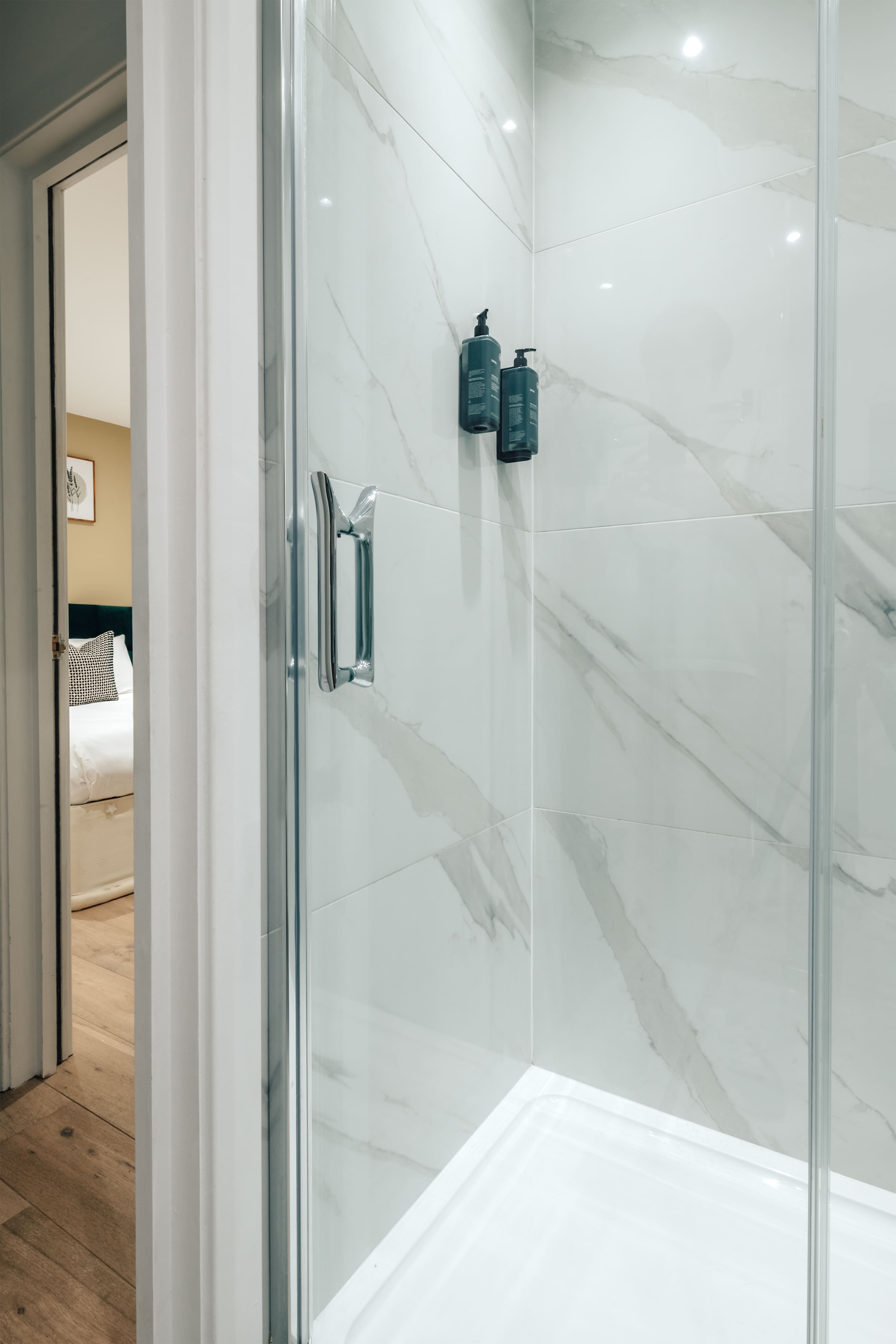 View Kensington High Street Apt: Modern Comfort & in Kensington High Street 353 W8 6NW Kensington High Street Apt: Modern Comfort & in Kensington High Street 353 W8 6NW - Property image 28 - VivreStays