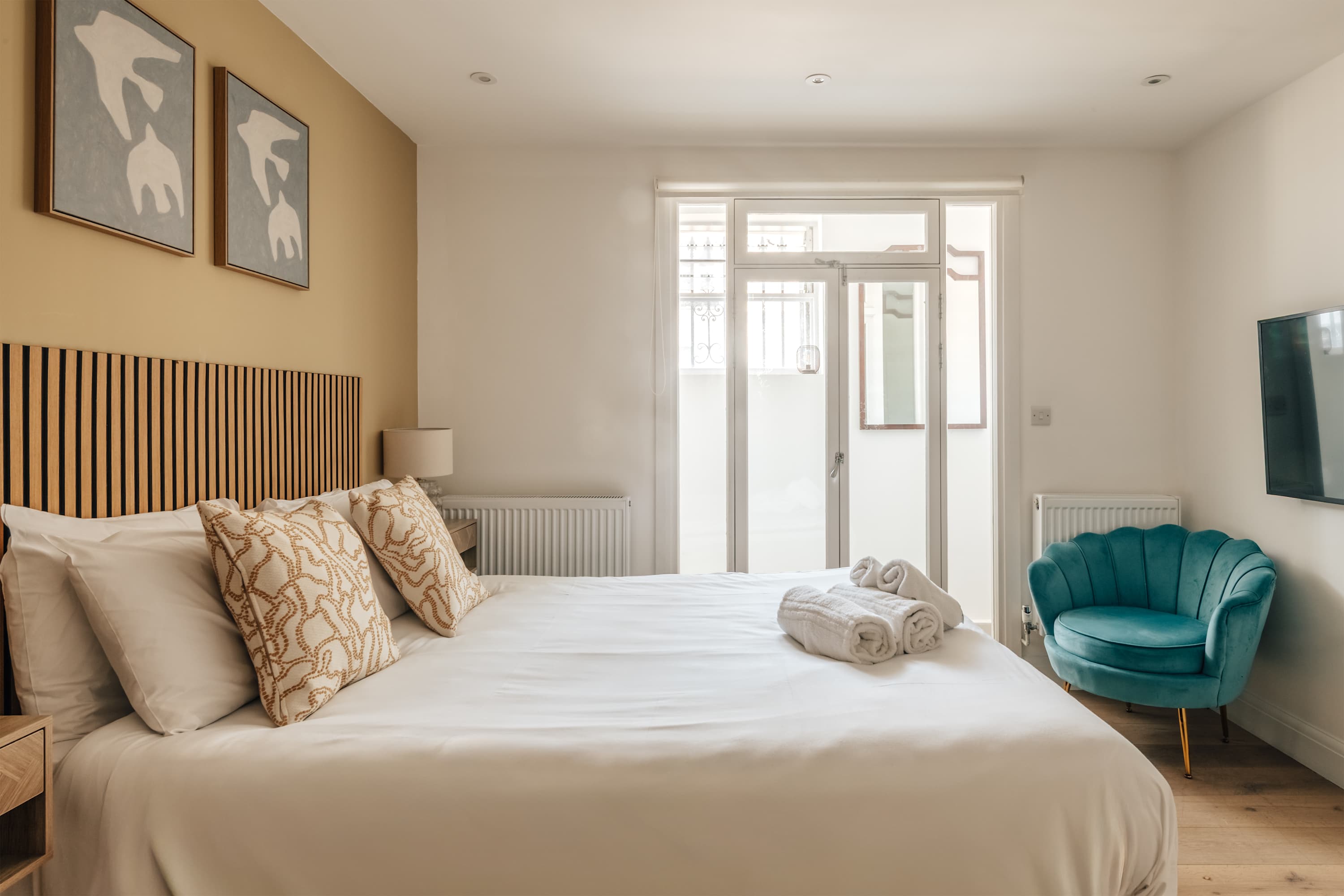 View Kensington High Street Apt: Modern Comfort & in Kensington High Street 353 W8 6NW Kensington High Street Apt: Modern Comfort & in Kensington High Street 353 W8 6NW - Property image 31 - VivreStays