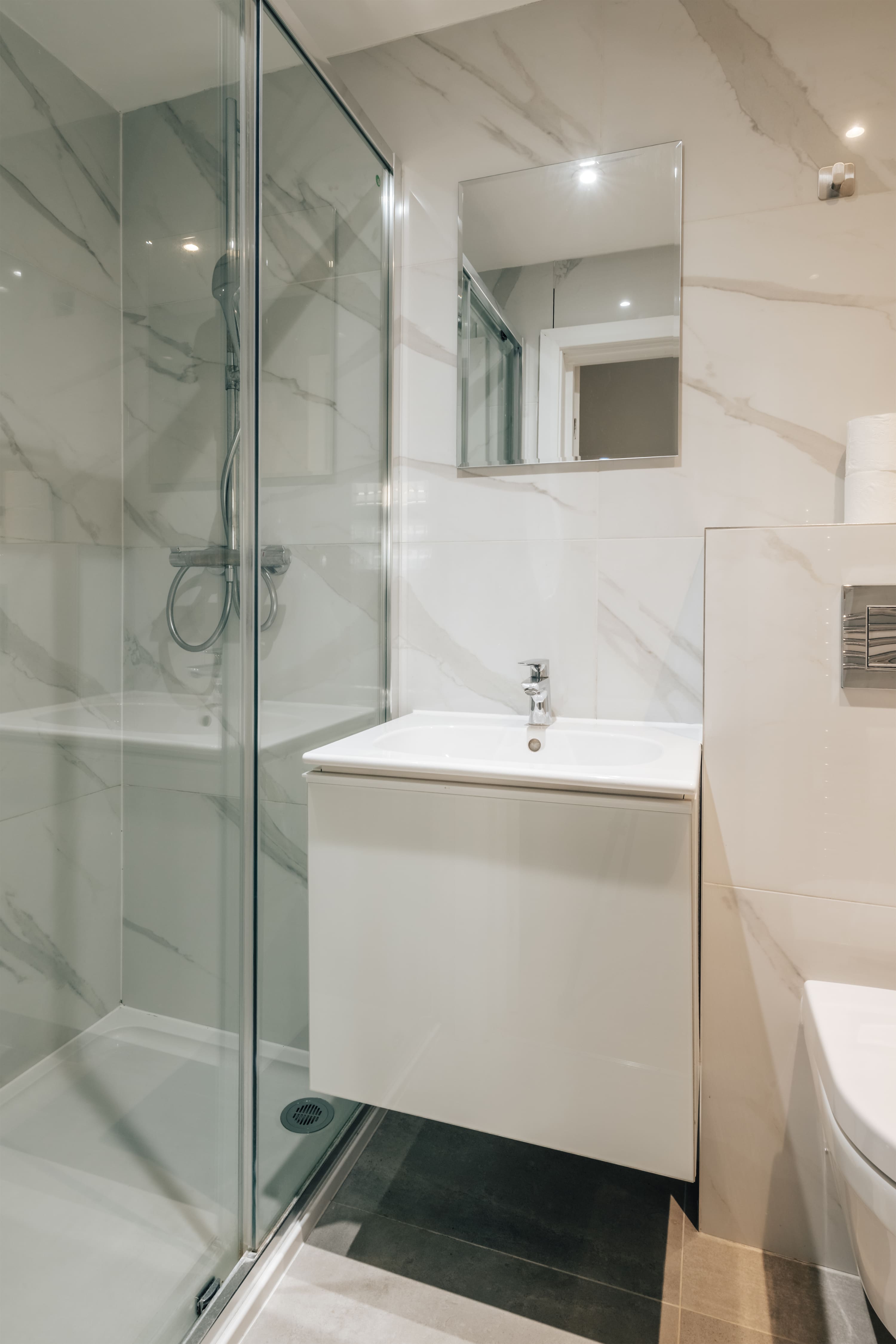View Kensington High Street Apt: Modern Comfort & in Kensington High Street 353 W8 6NW Kensington High Street Apt: Modern Comfort & in Kensington High Street 353 W8 6NW - Property image 36 - VivreStays