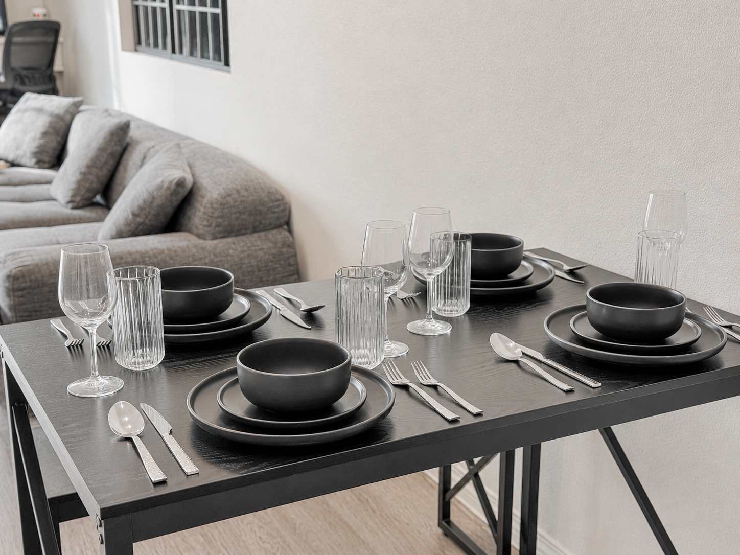 Modern Apartment w/ Pool, Gym, Parking & 10 Min To Cedars