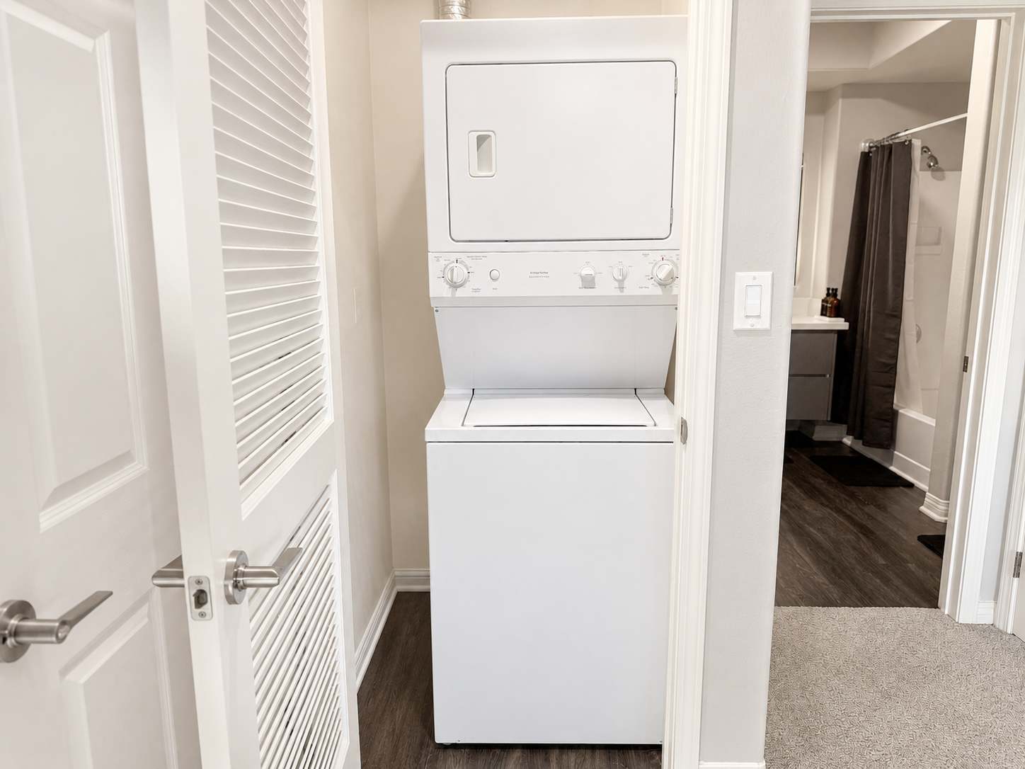 Modern Apartment w/ Pool, Gym, Parking & 10 Min To Cedars - Photo 8