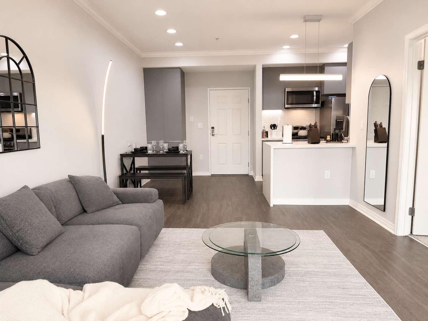 Modern Apartment w/ Pool, Gym, Parking & 10 Min To Cedars - Photo 28