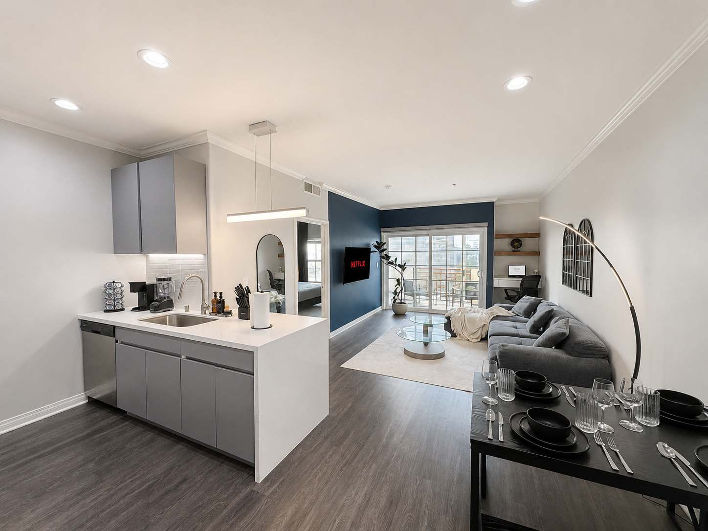 Modern Apartment w/ Pool, Gym, Parking & 10 Min To Cedars - Photo 42