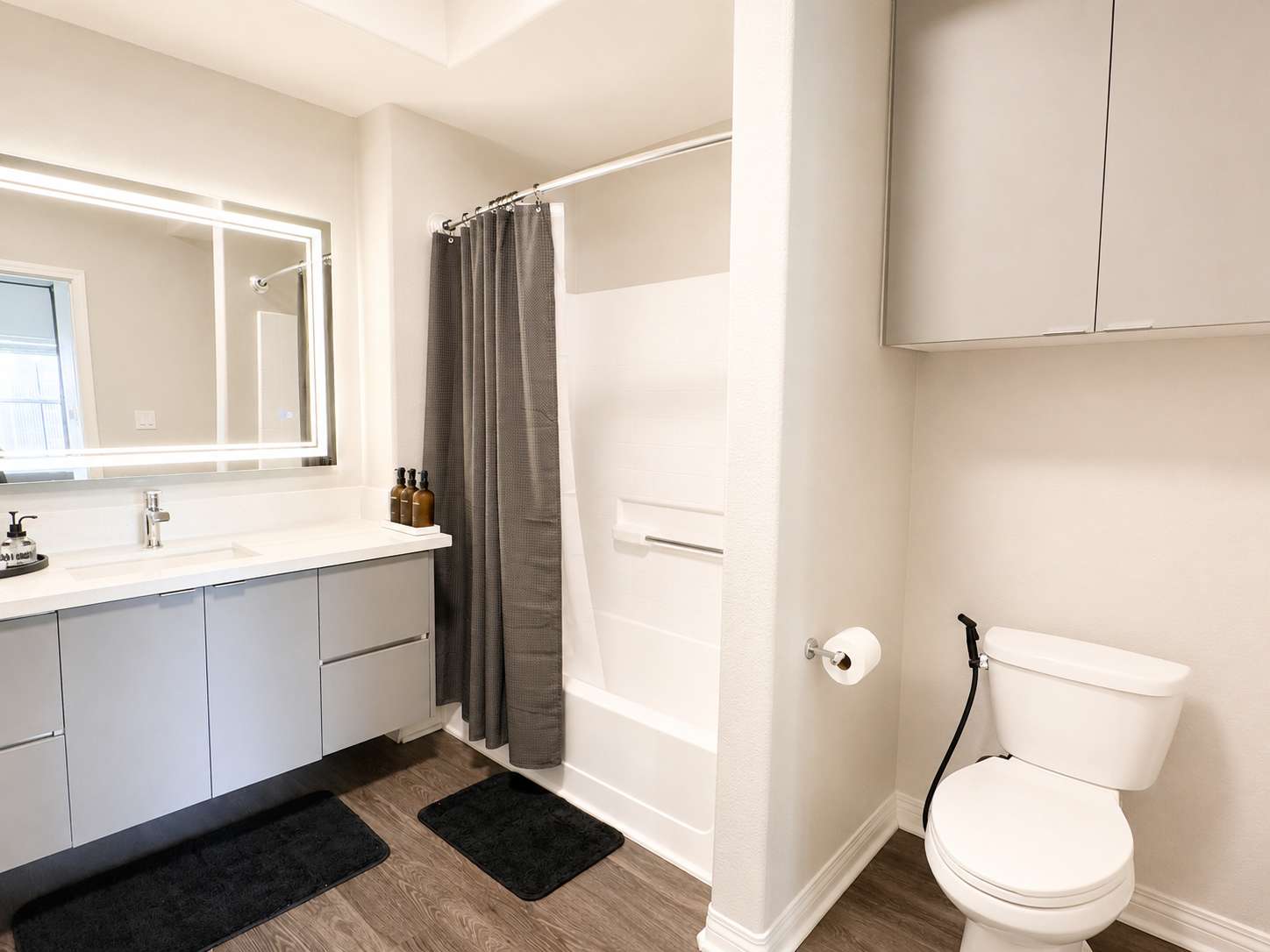 Modern Apartment w/ Pool, Gym, Parking & 10 Min To Cedars - Photo 7
