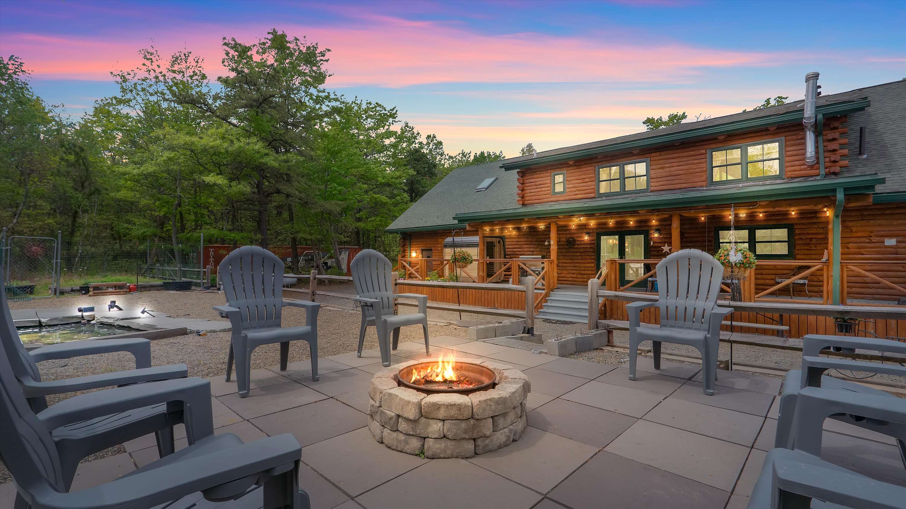 Luxury Log Cabin on 5 Acres | Hot Tub | Firepit