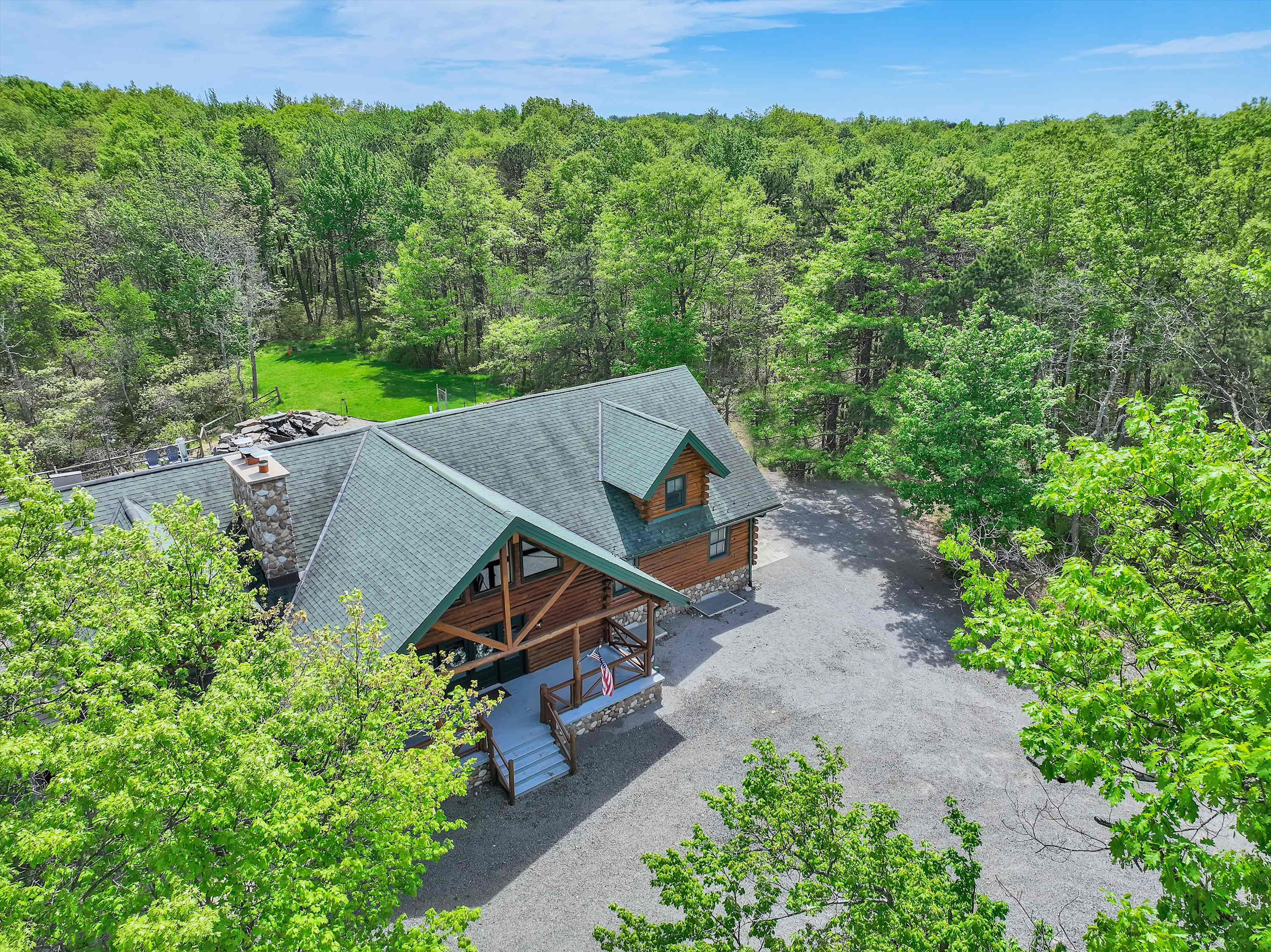 Luxury Log Cabin on 5 Acres | Hot Tub | Firepit