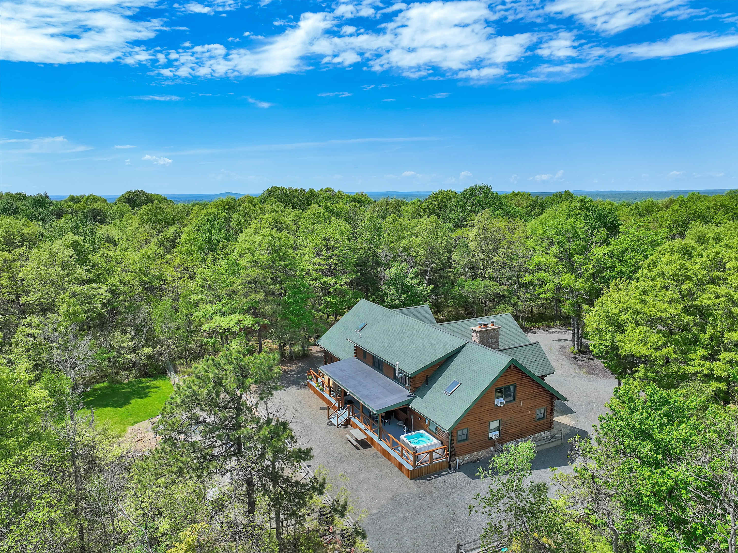 Luxury Log Cabin on 5 Acres | Hot Tub | Firepit