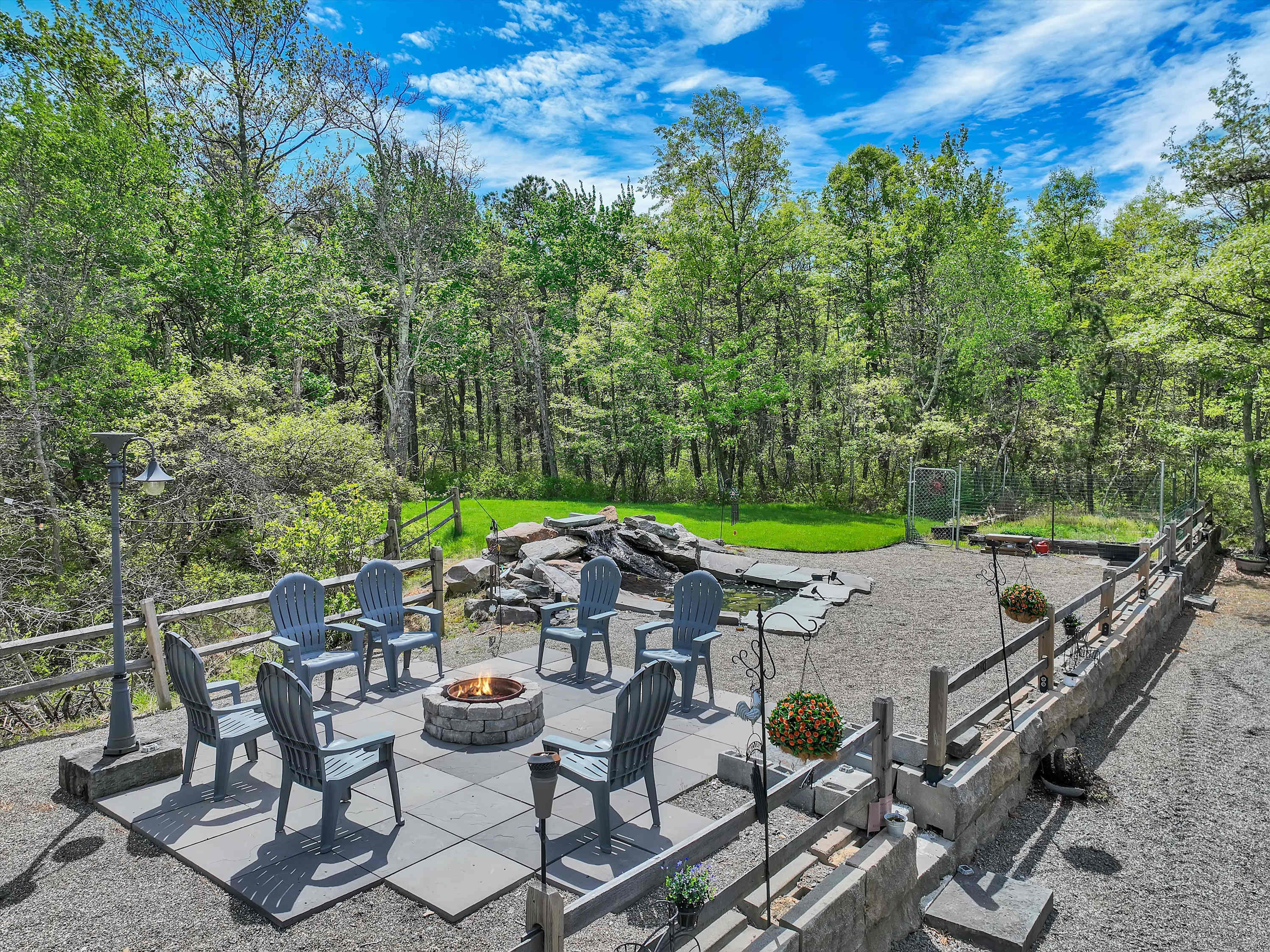 Luxury Log Cabin on 5 Acres | Hot Tub | Firepit