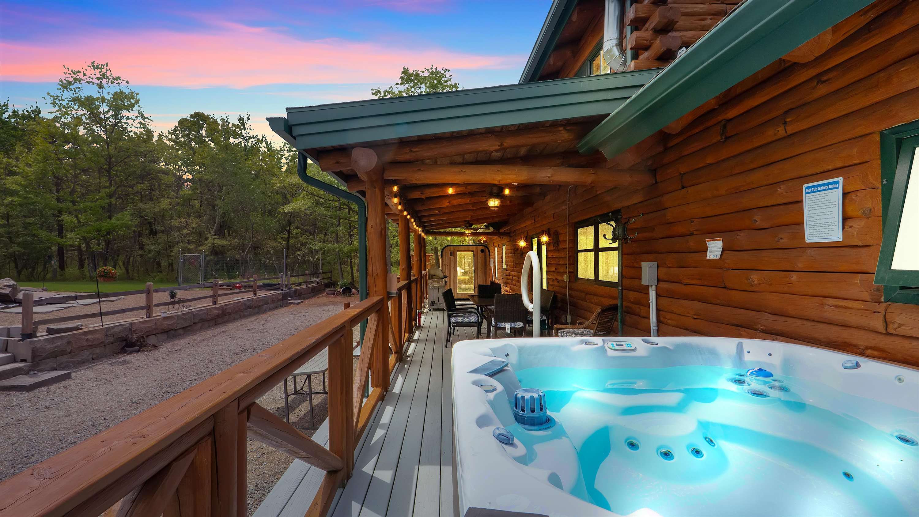 Luxury Log Cabin on 5 Acres | Hot Tub | Firepit