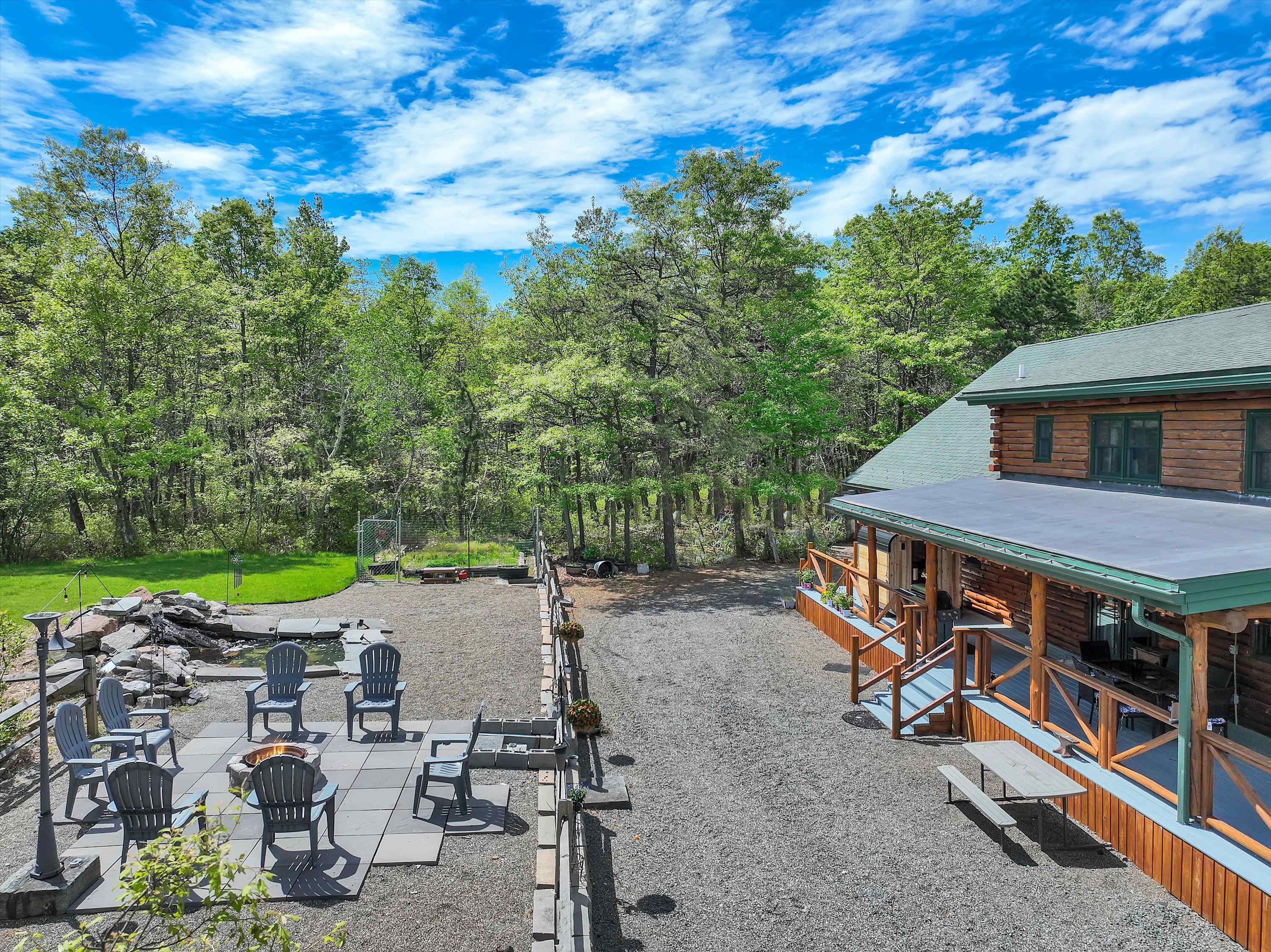 Luxury Log Cabin on 5 Acres | Hot Tub | Firepit
