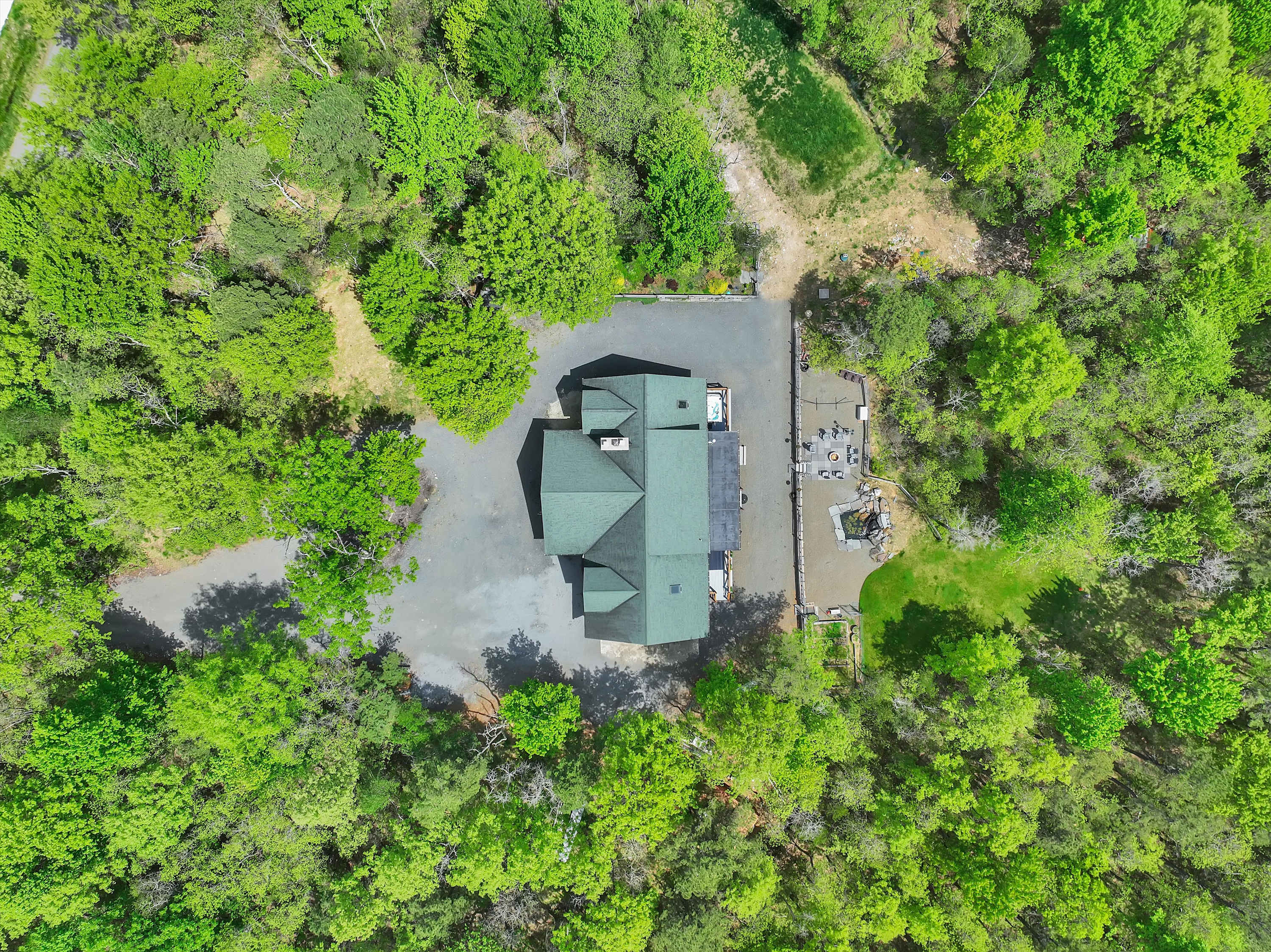 Luxury Log Cabin on 5 Acres | Hot Tub | Firepit