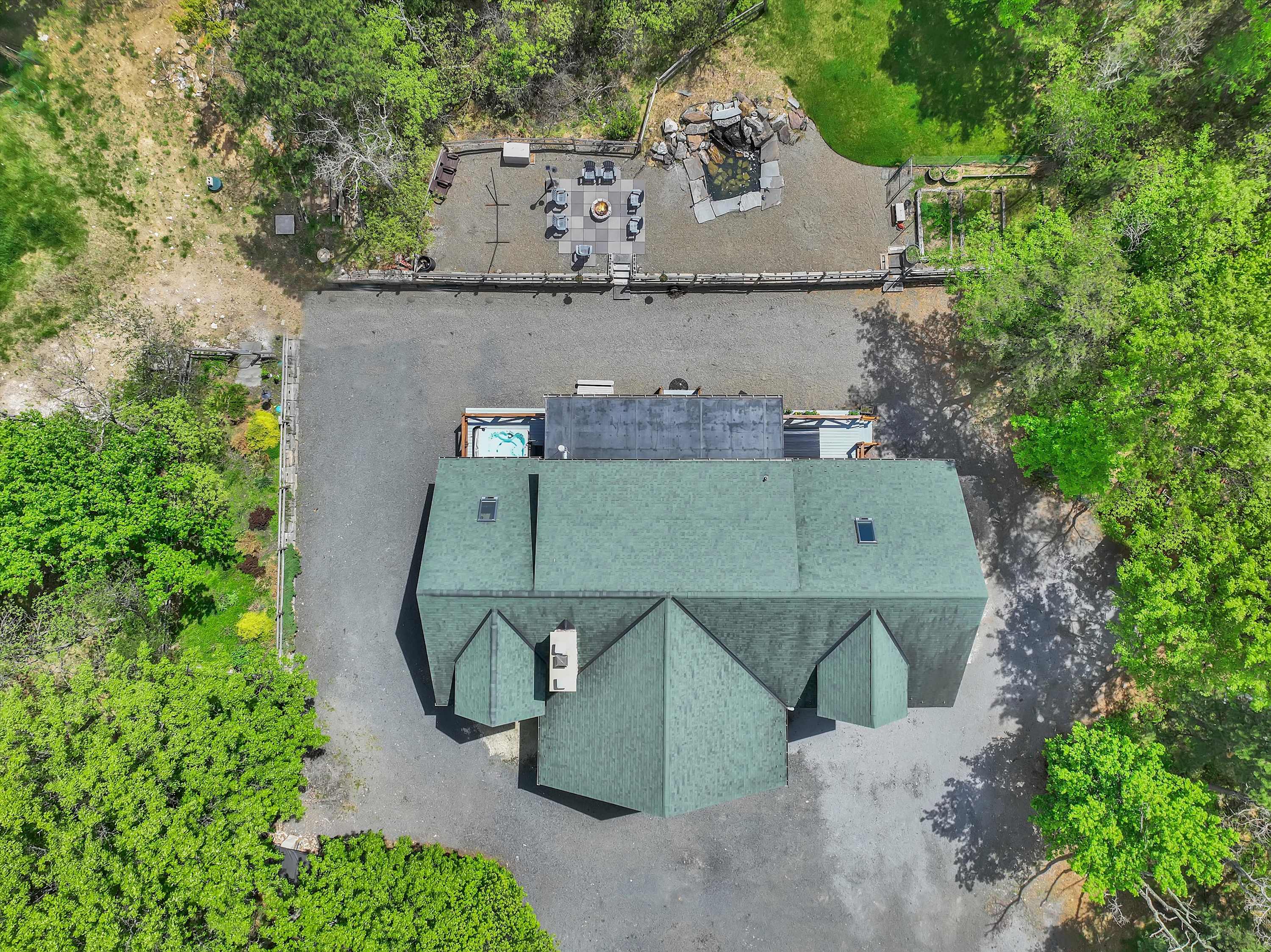 Luxury Log Cabin on 5 Acres | Hot Tub | Firepit