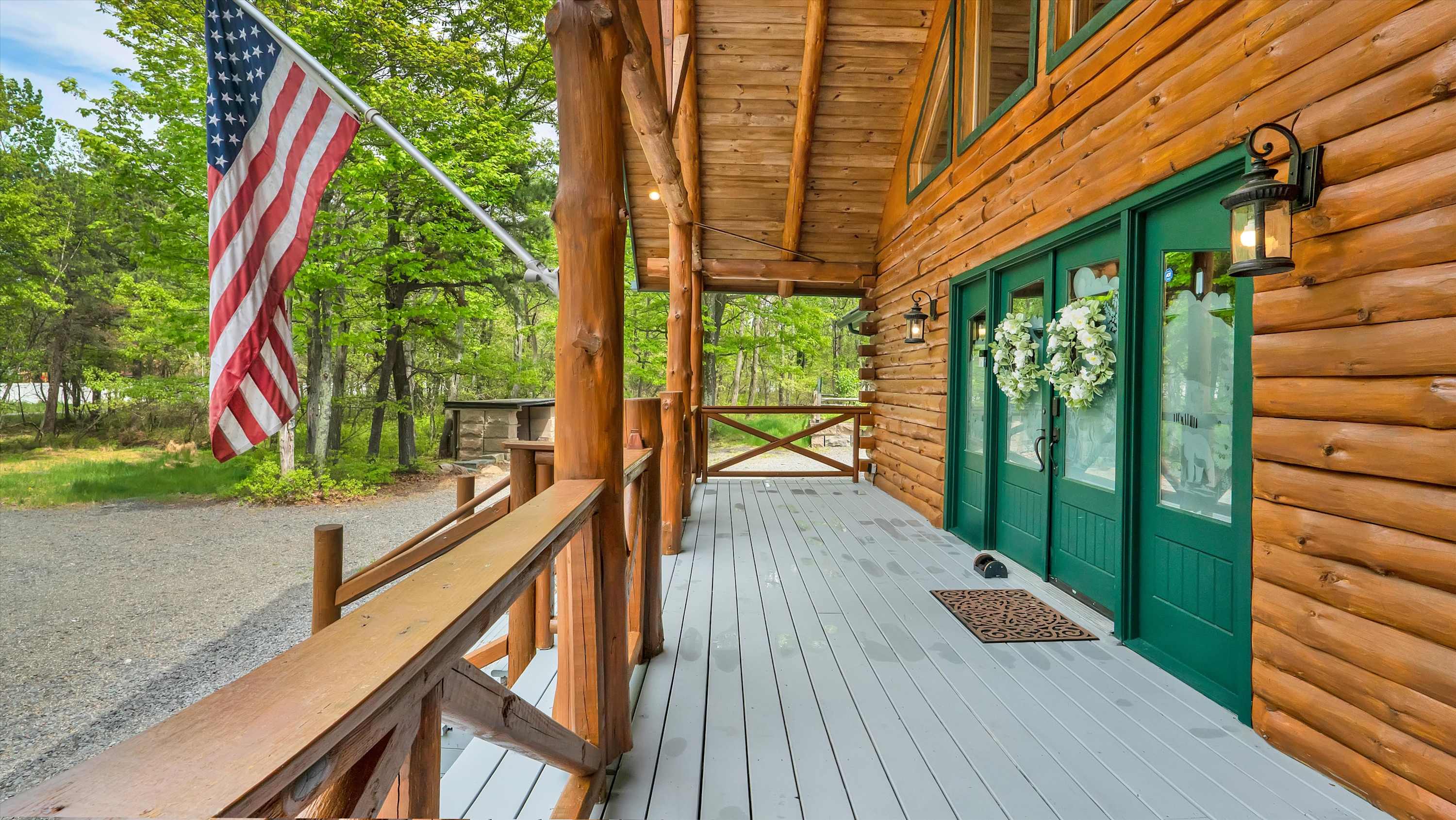 Luxury Log Cabin on 5 Acres | Hot Tub | Firepit