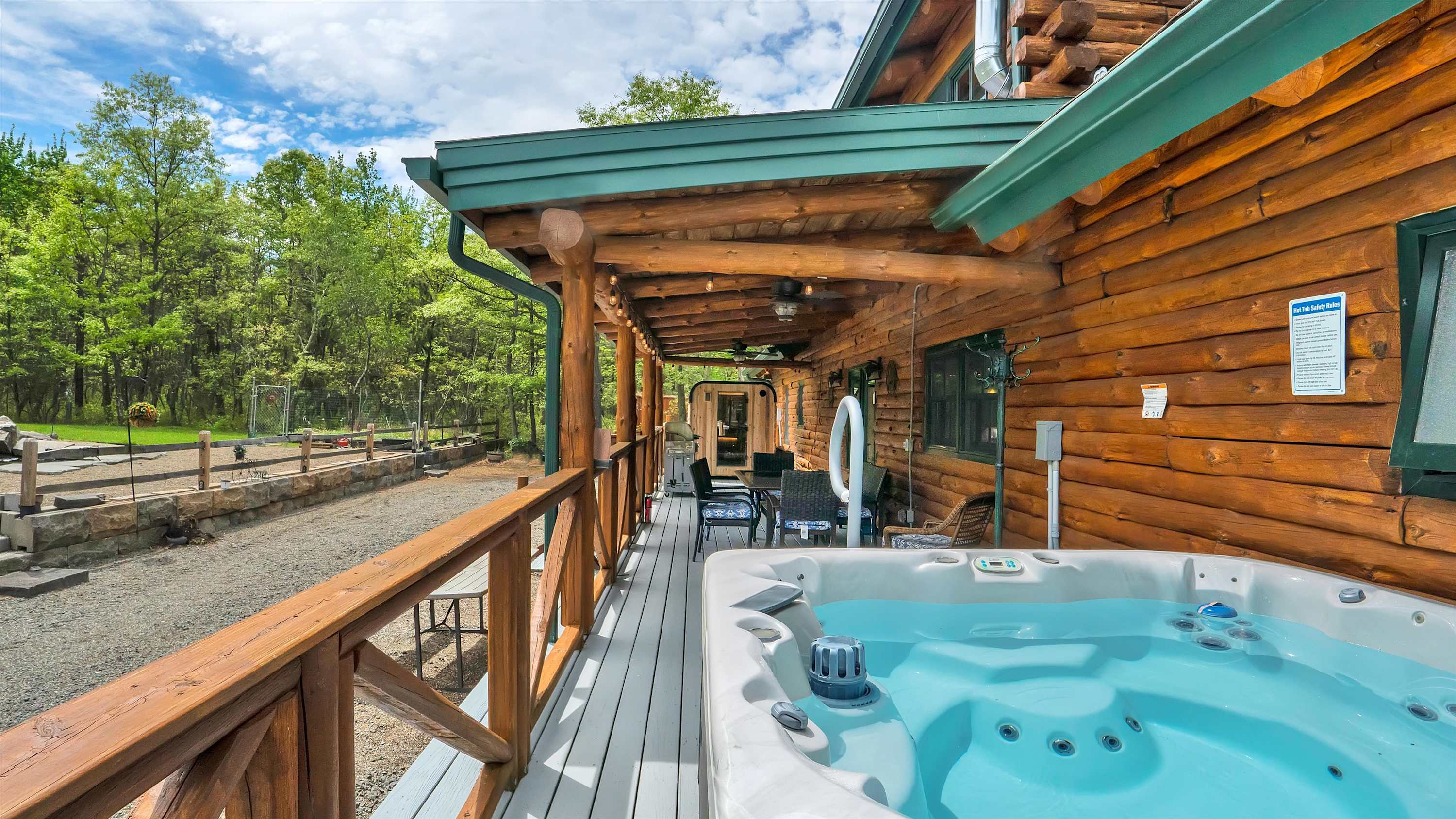 Luxury Log Cabin on 5 Acres | Hot Tub | Firepit