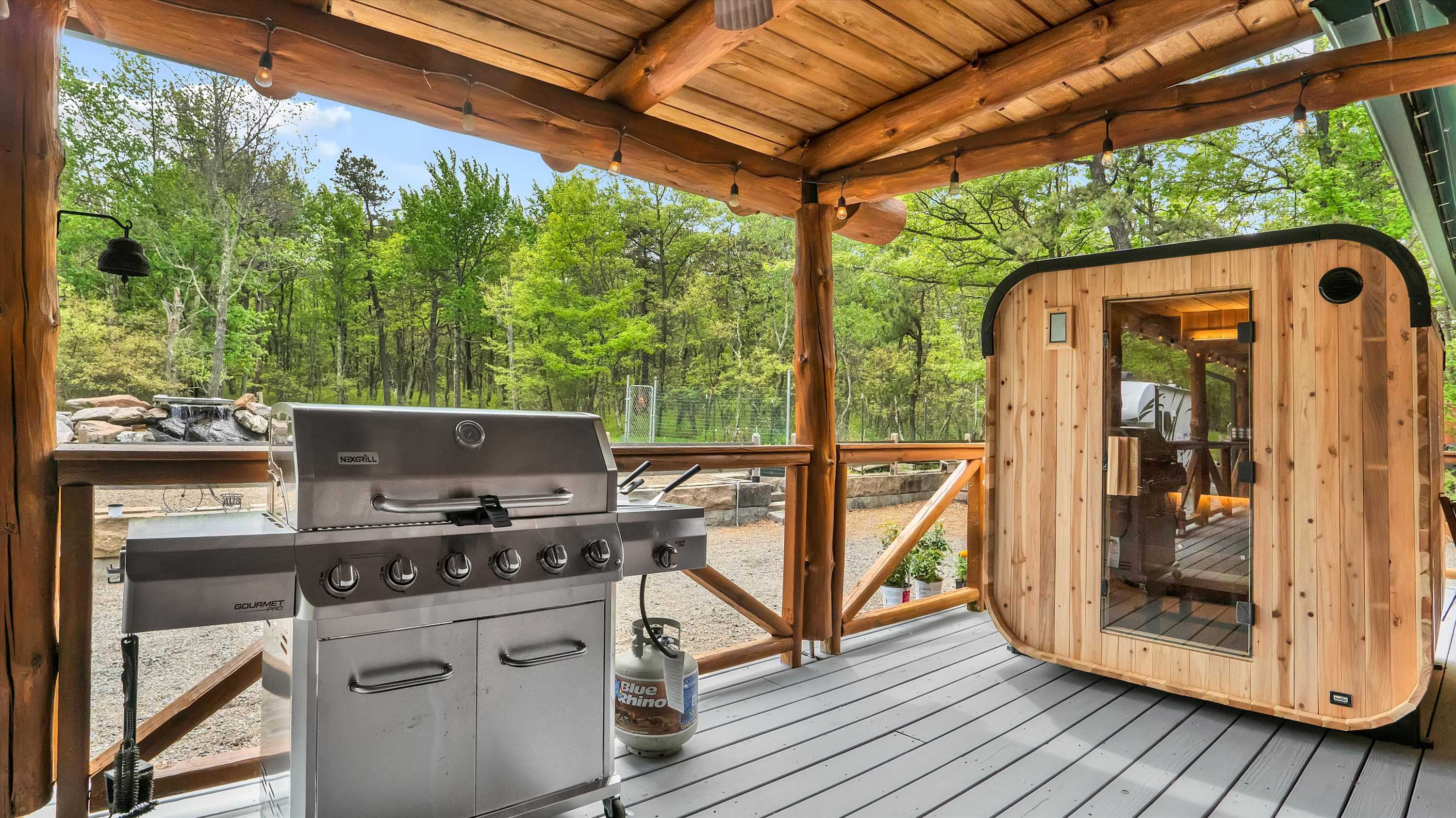 Luxury Log Cabin on 5 Acres | Hot Tub | Firepit