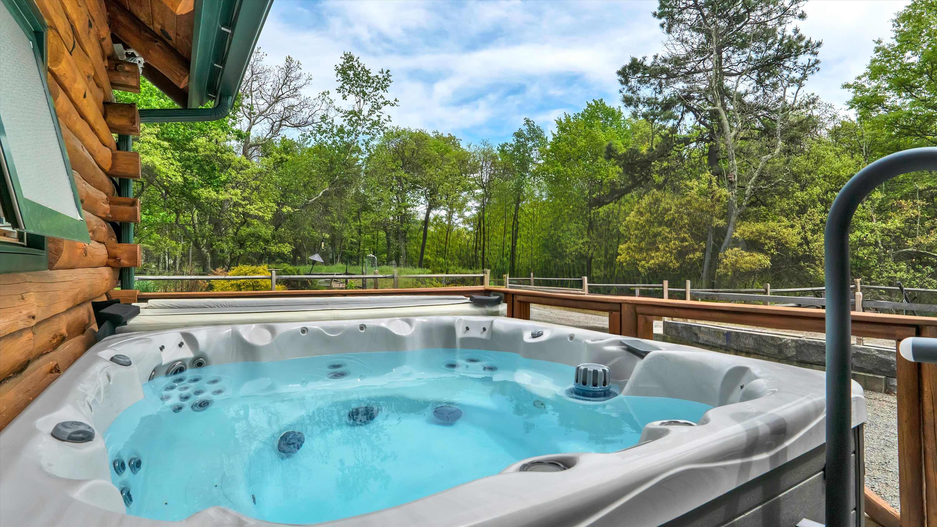 Luxury Log Cabin on 5 Acres | Hot Tub | Firepit