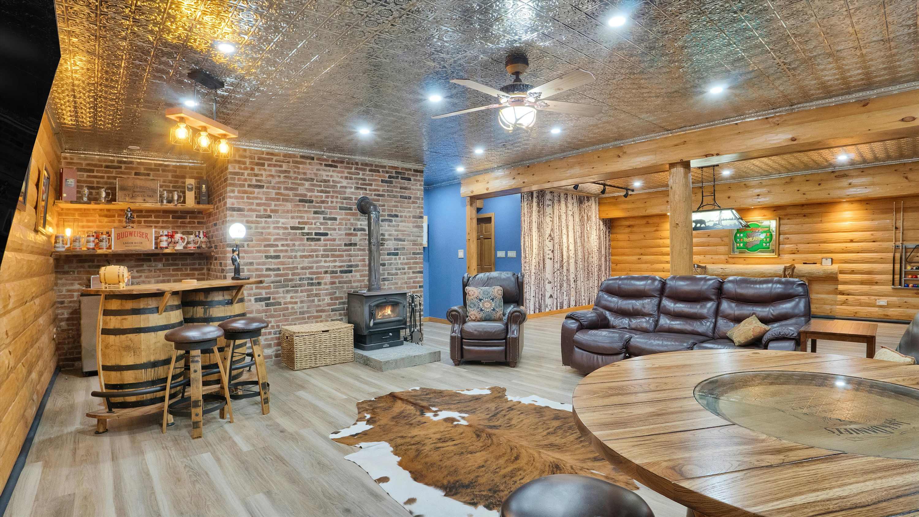 Luxury Log Cabin on 5 Acres | Hot Tub | Firepit