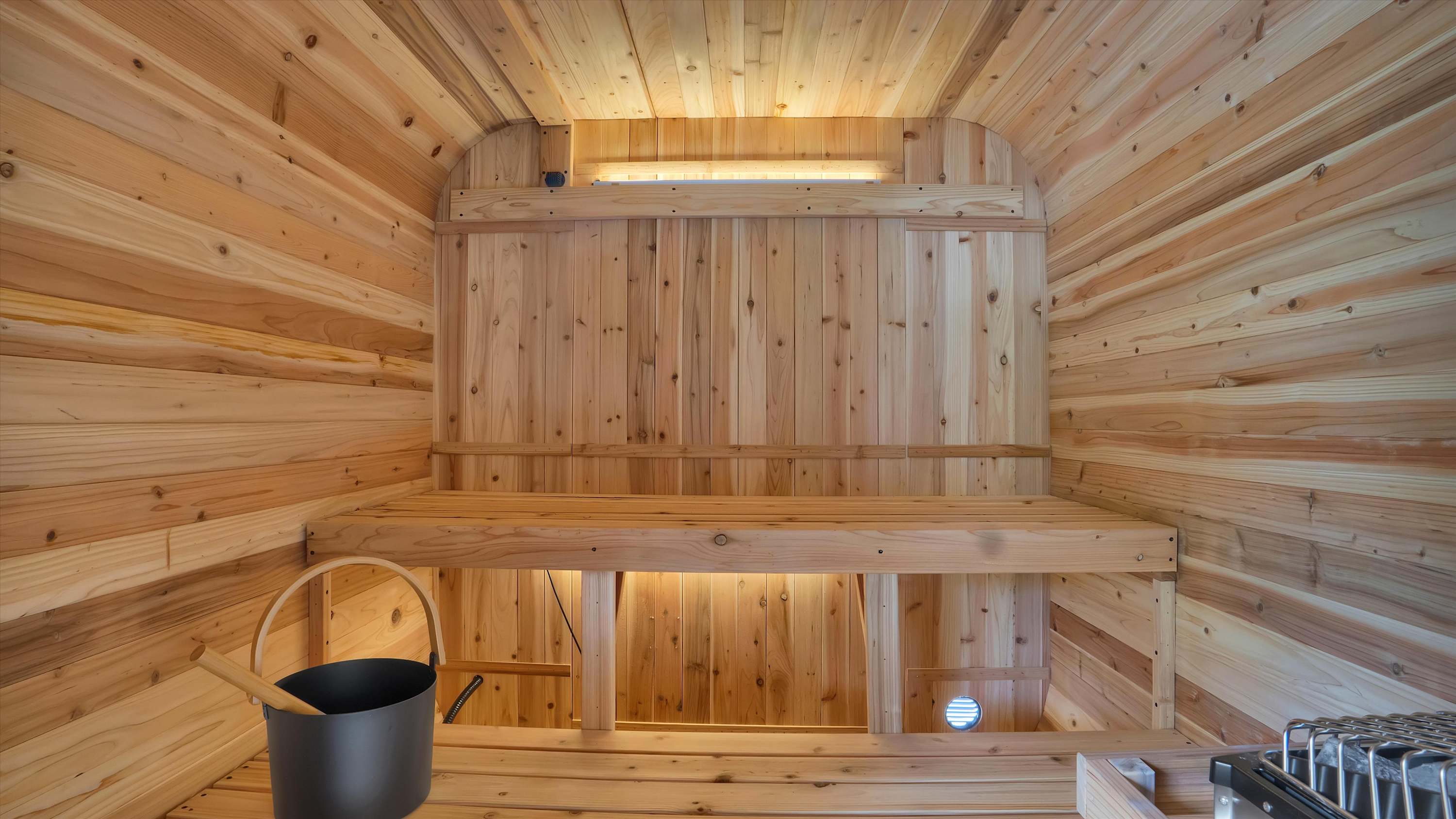Luxury Log Cabin on 5 Acres | Hot Tub | Firepit