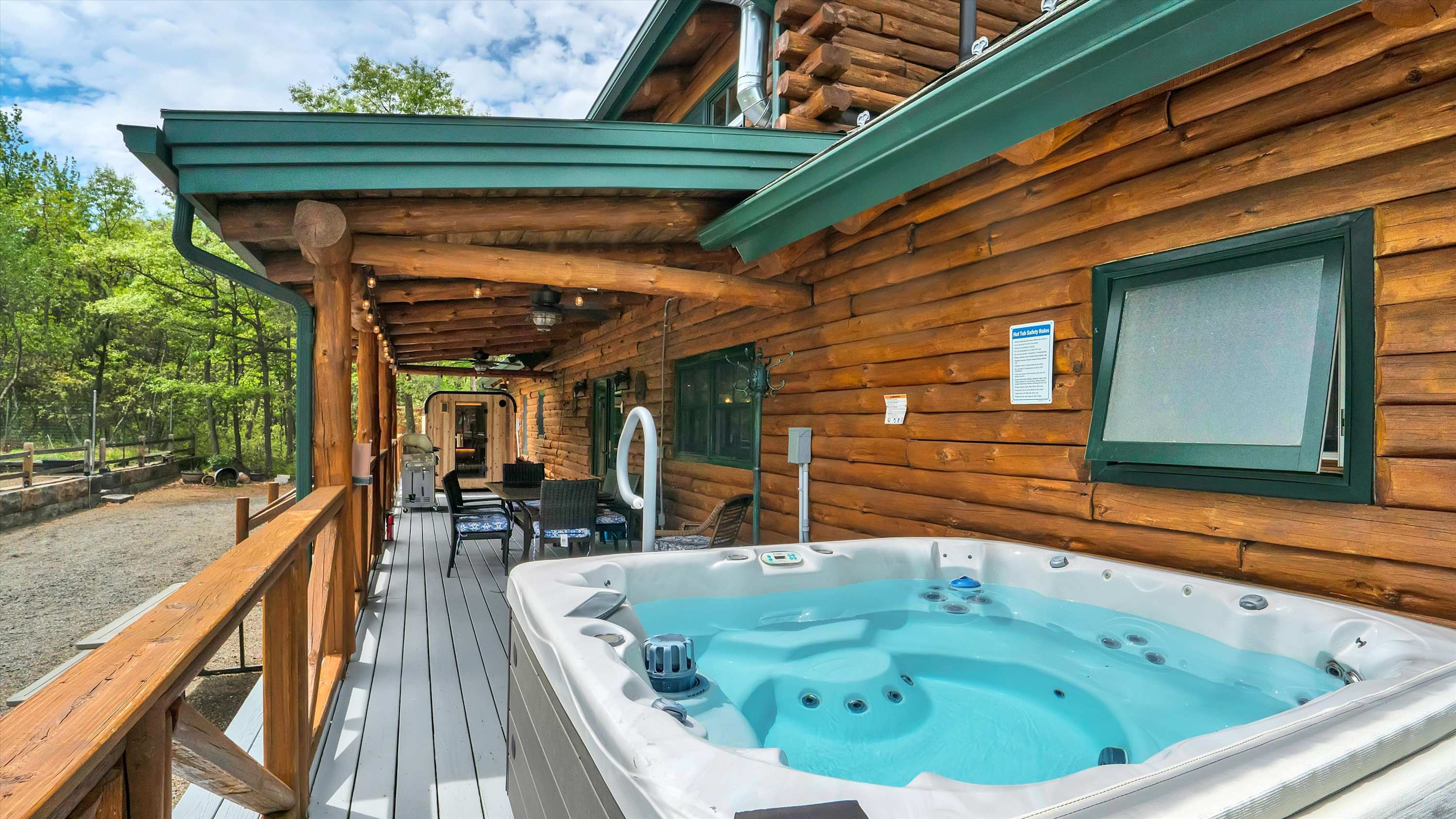 Luxury Log Cabin on 5 Acres | Hot Tub | Firepit