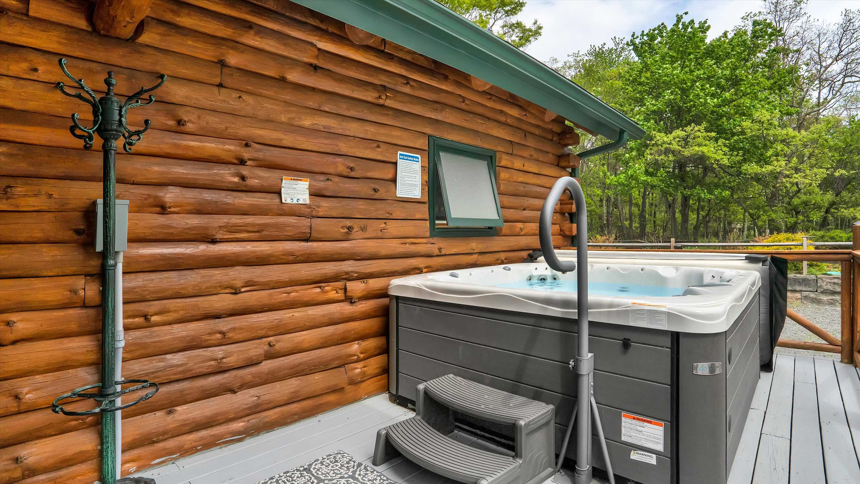 Luxury Log Cabin on 5 Acres | Hot Tub | Firepit