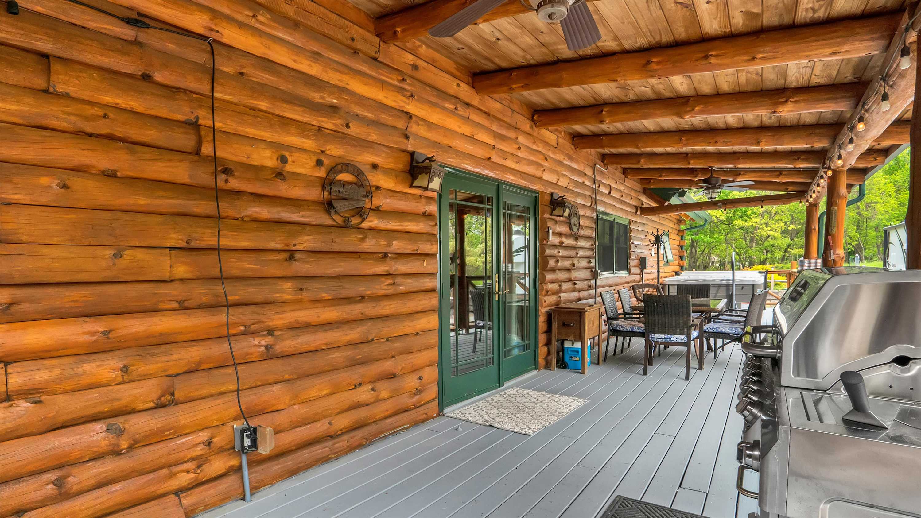 Luxury Log Cabin on 5 Acres | Hot Tub | Firepit