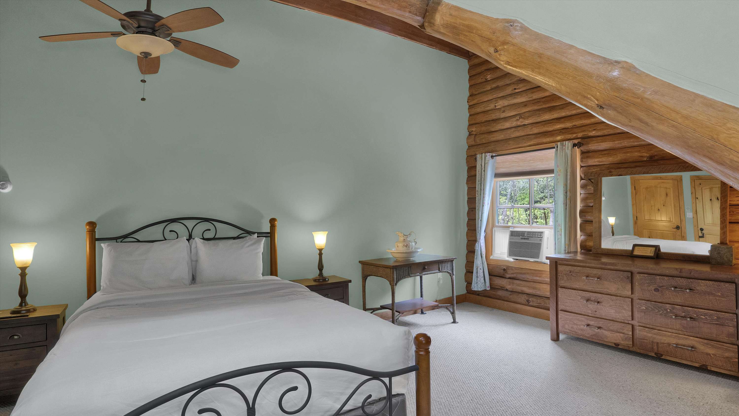 Luxury Log Cabin on 5 Acres | Hot Tub | Firepit