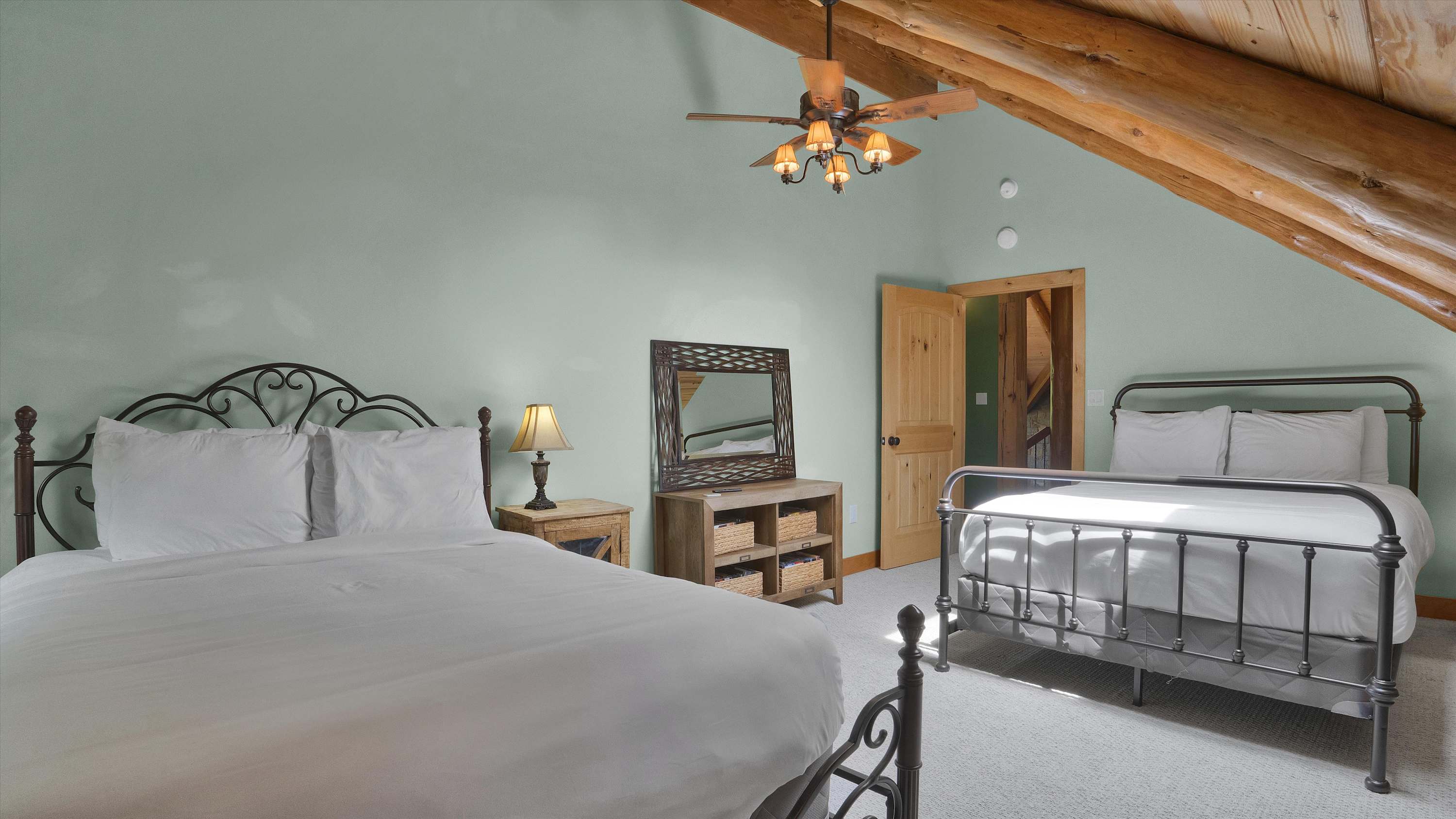 Luxury Log Cabin on 5 Acres | Hot Tub | Firepit