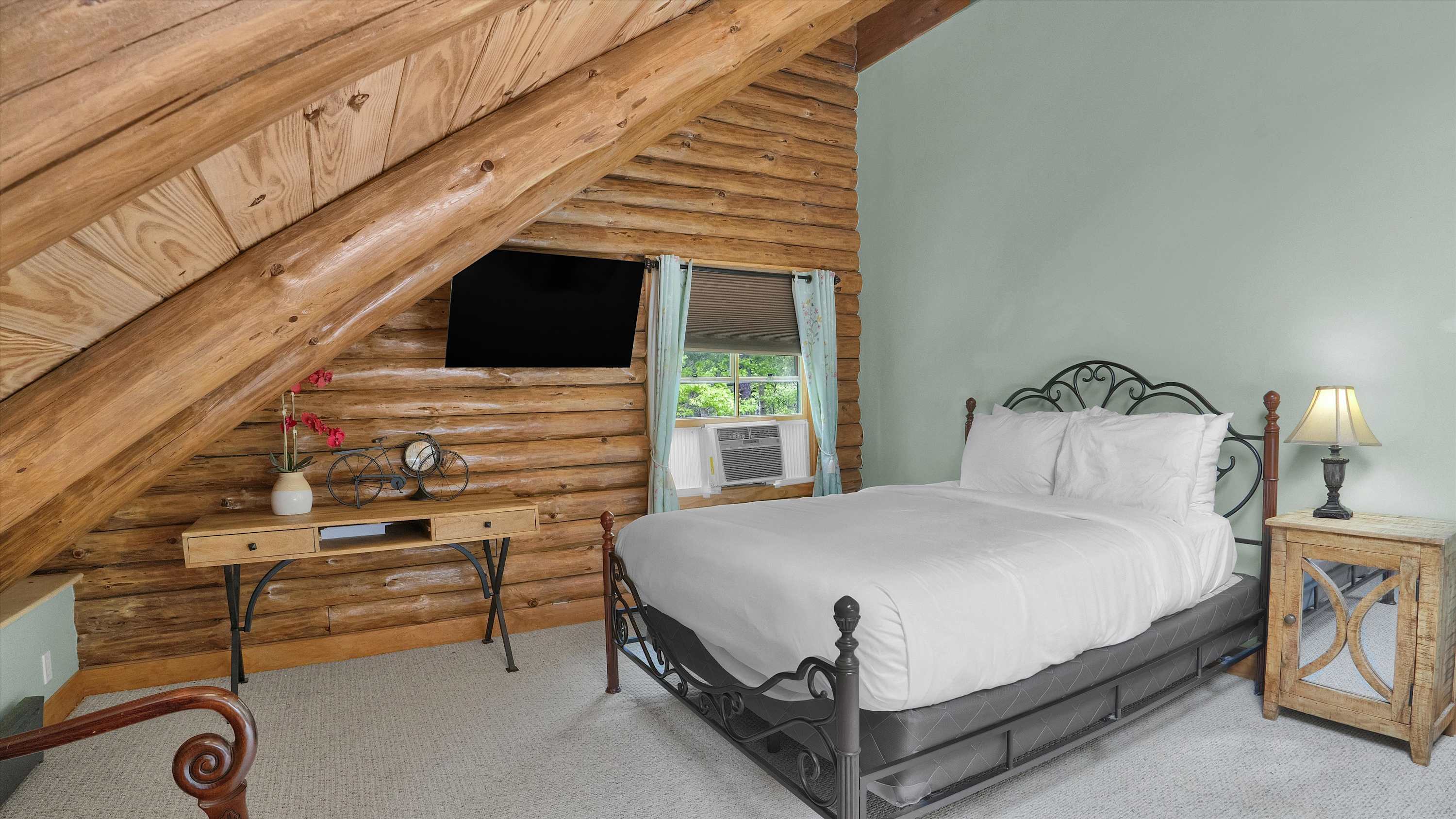 Luxury Log Cabin on 5 Acres | Hot Tub | Firepit