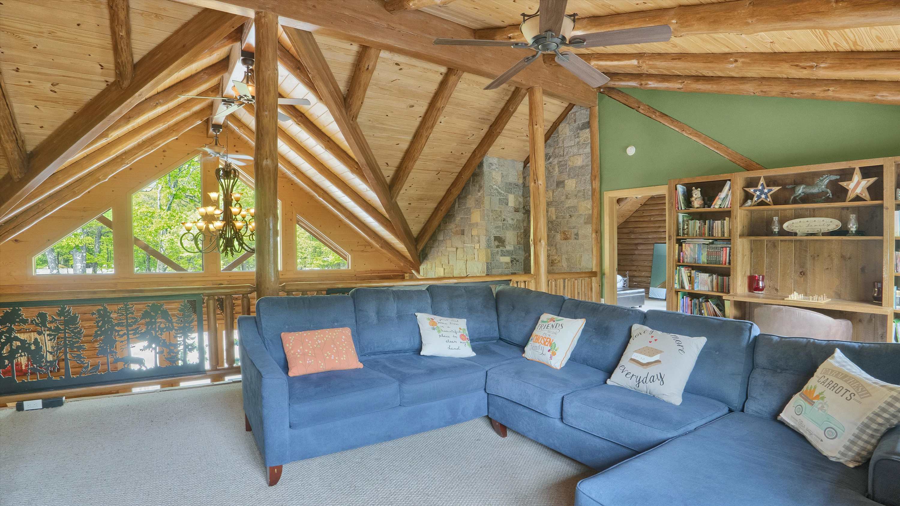 Luxury Log Cabin on 5 Acres | Hot Tub | Firepit