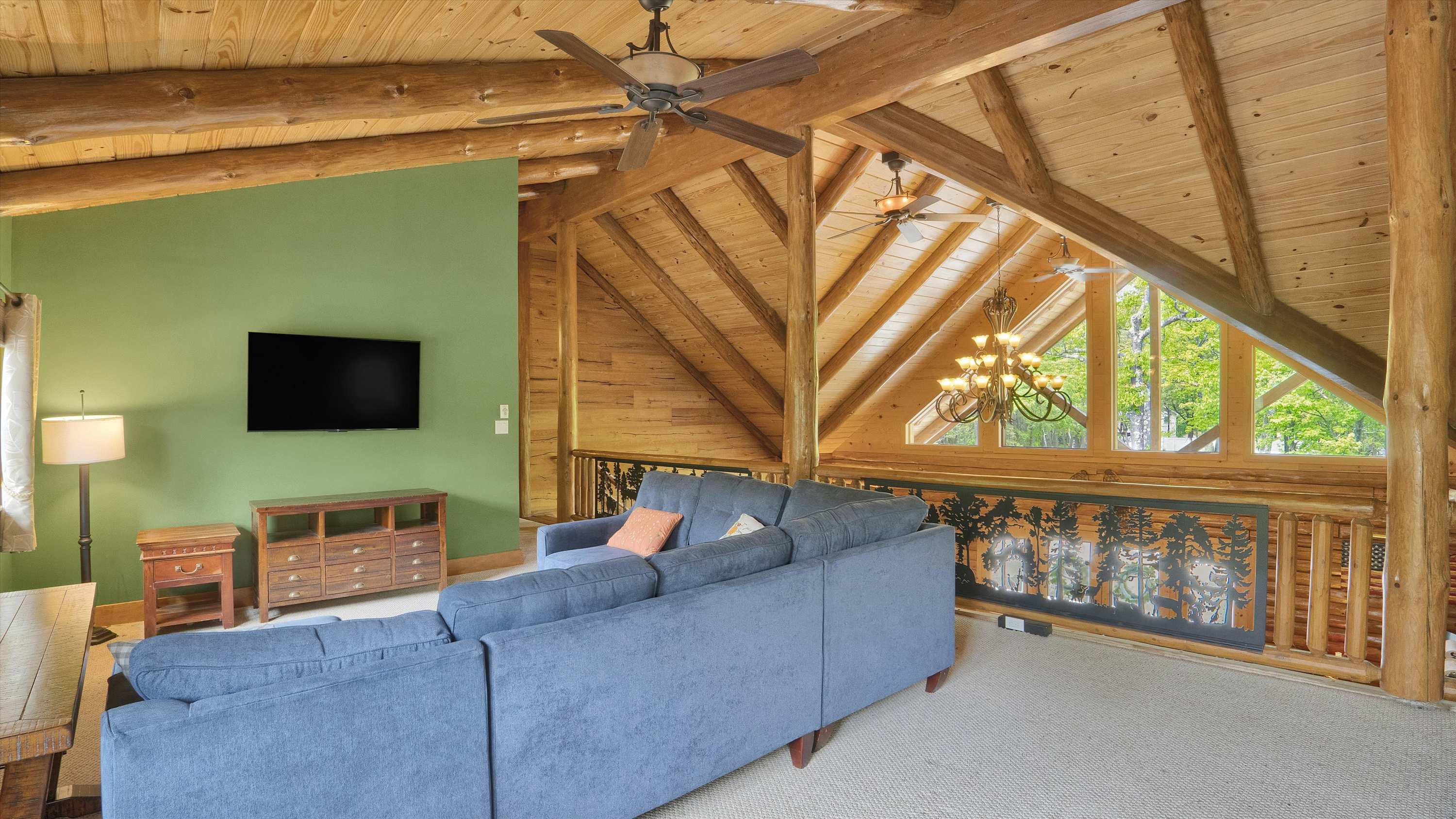 Luxury Log Cabin on 5 Acres | Hot Tub | Firepit