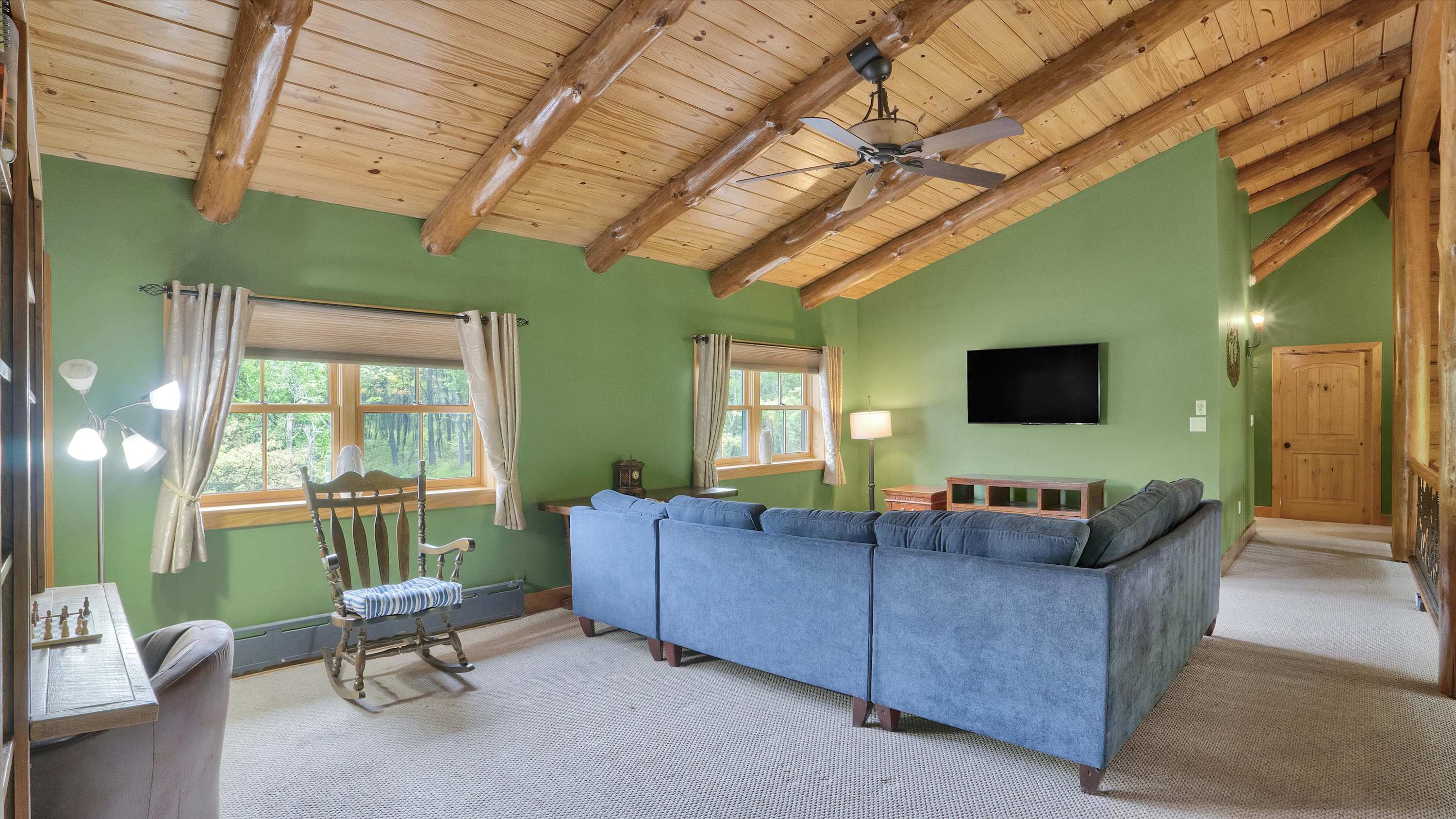 Luxury Log Cabin on 5 Acres | Hot Tub | Firepit