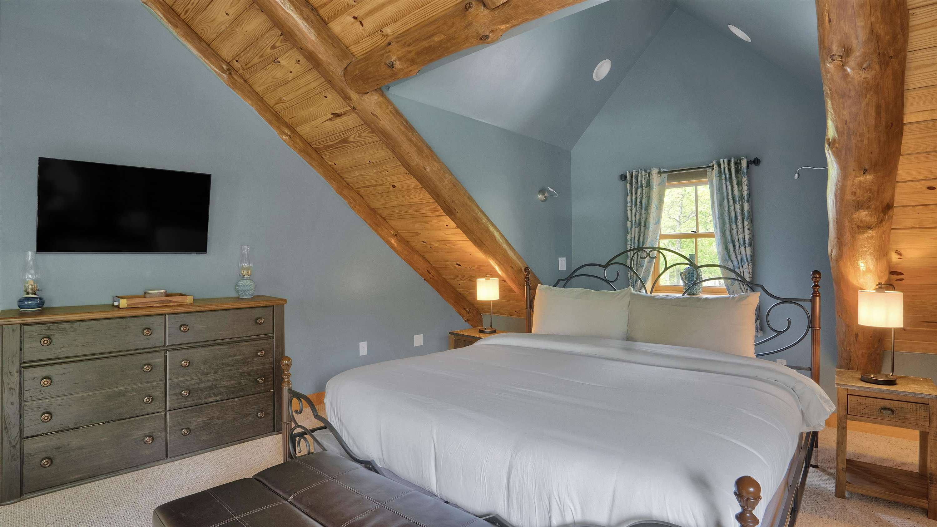 Luxury Log Cabin on 5 Acres | Hot Tub | Firepit