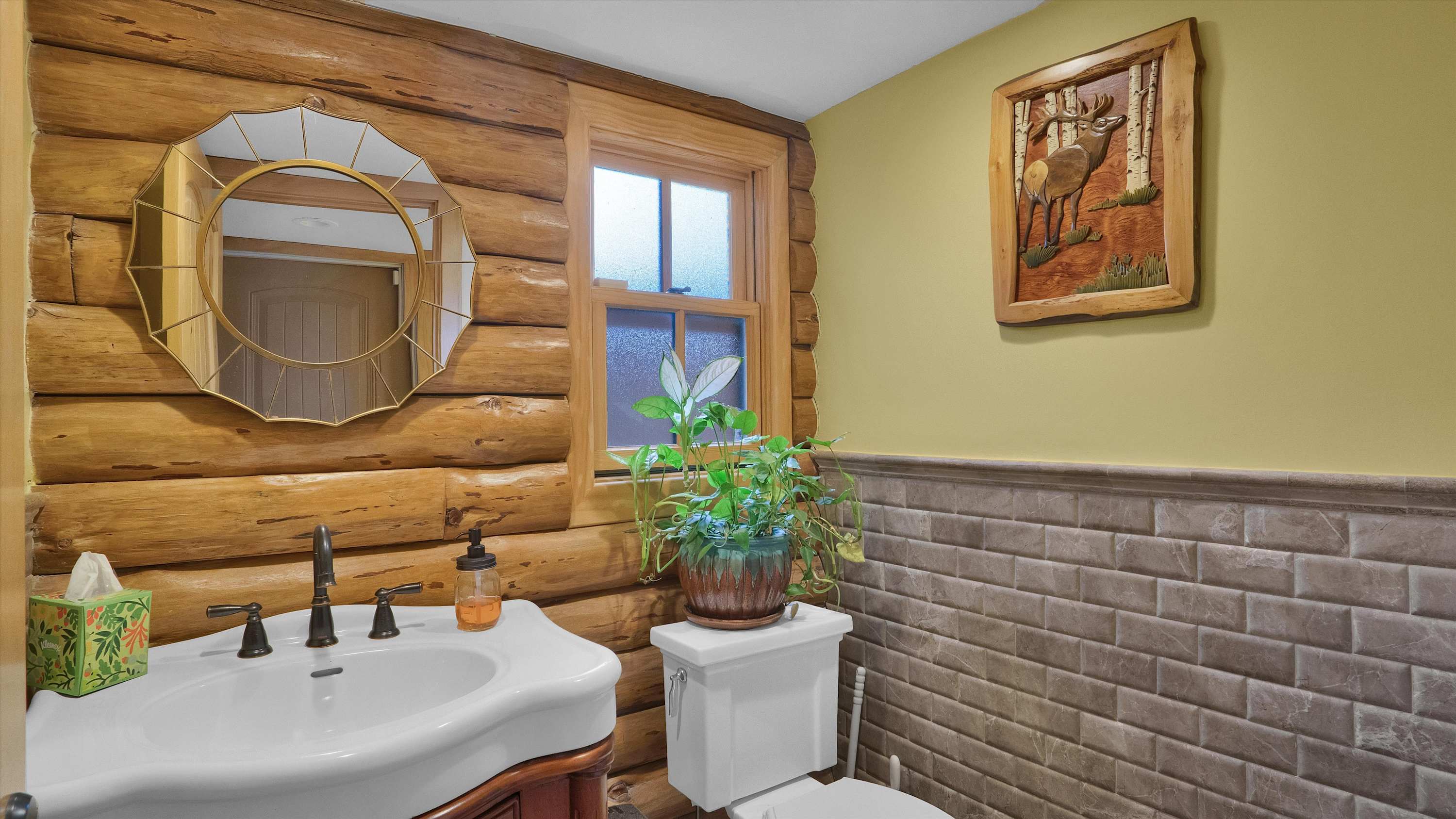 Luxury Log Cabin on 5 Acres | Hot Tub | Firepit