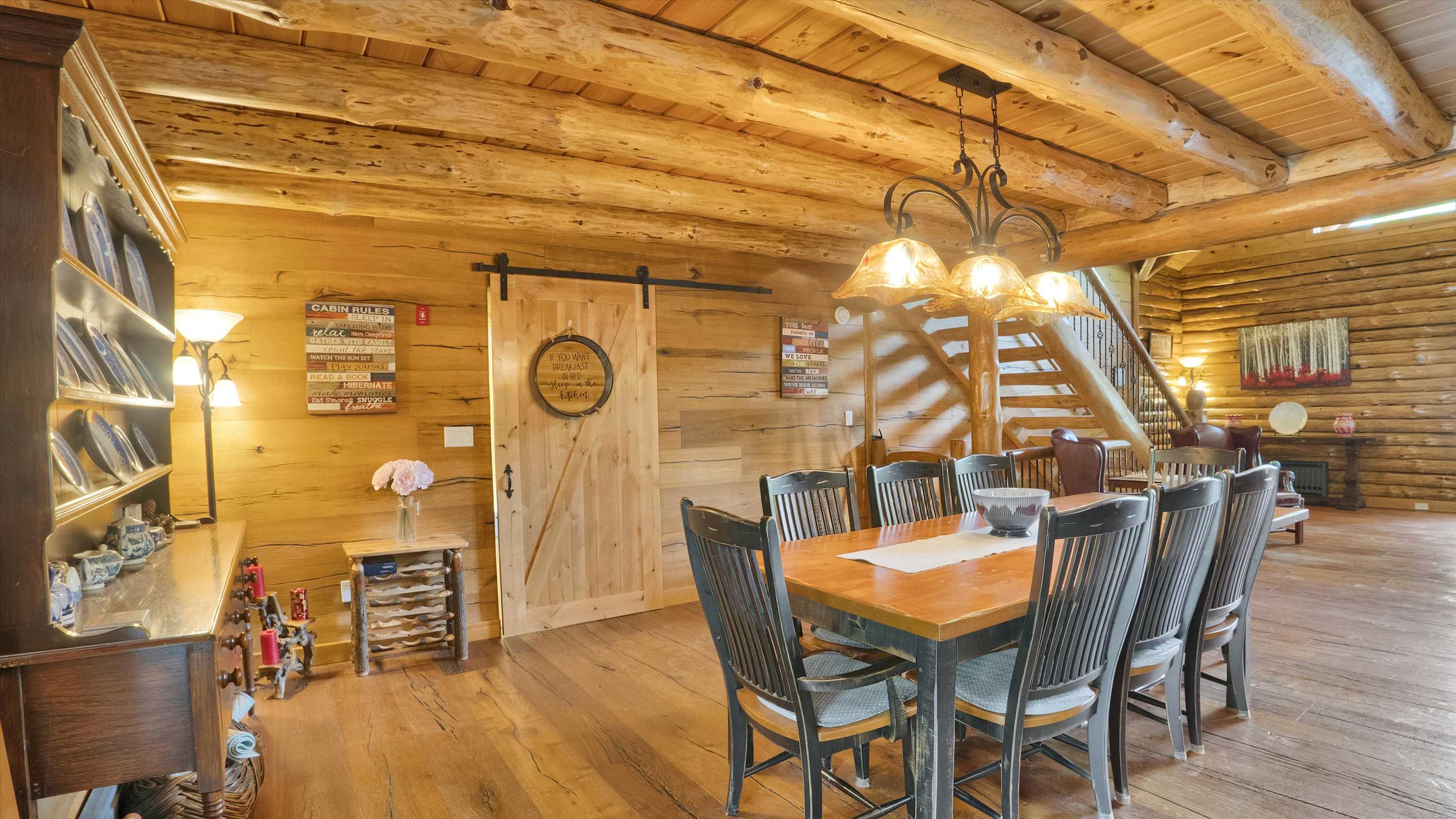 Luxury Log Cabin on 5 Acres | Hot Tub | Firepit