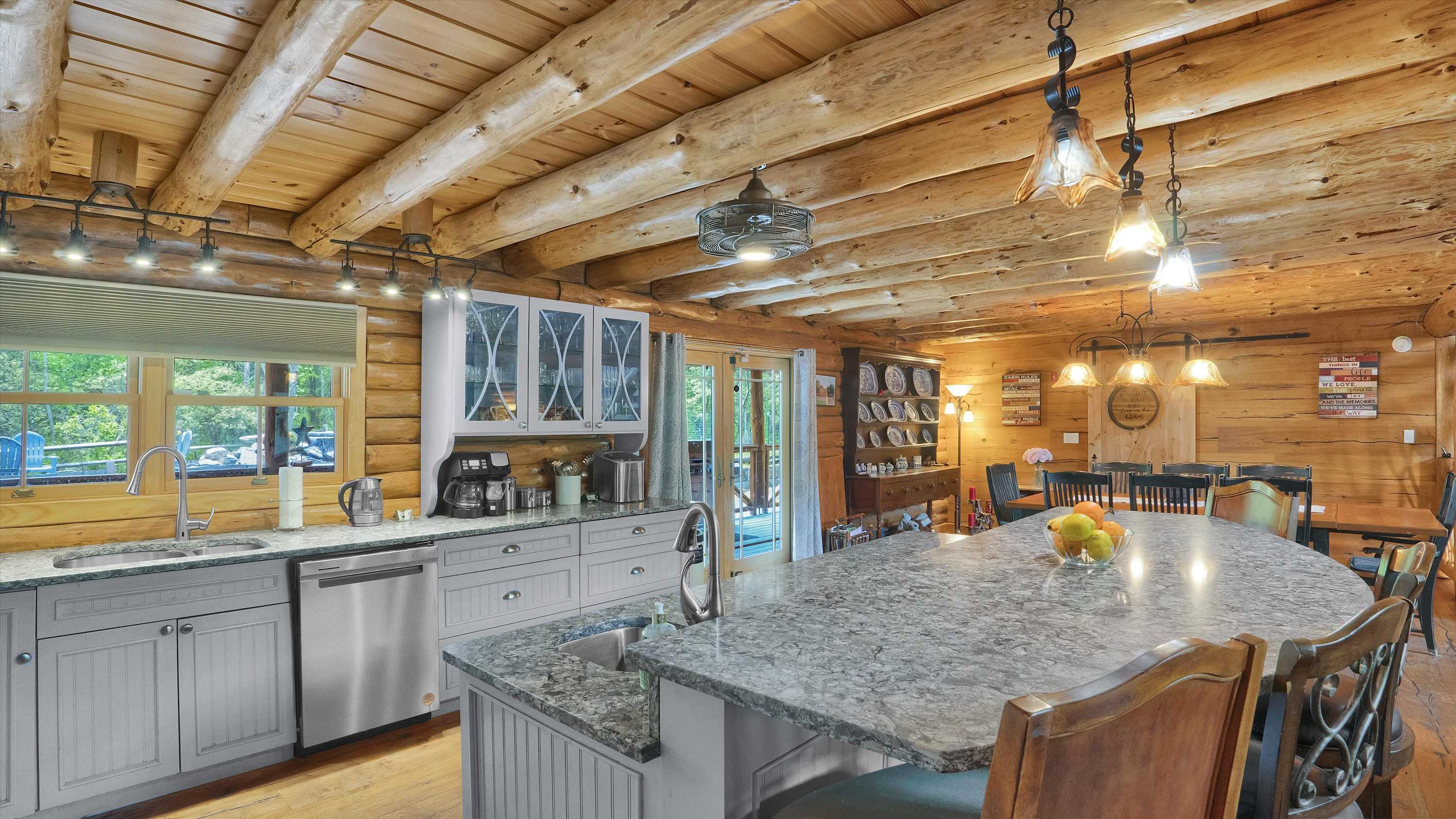 Luxury Log Cabin on 5 Acres | Hot Tub | Firepit