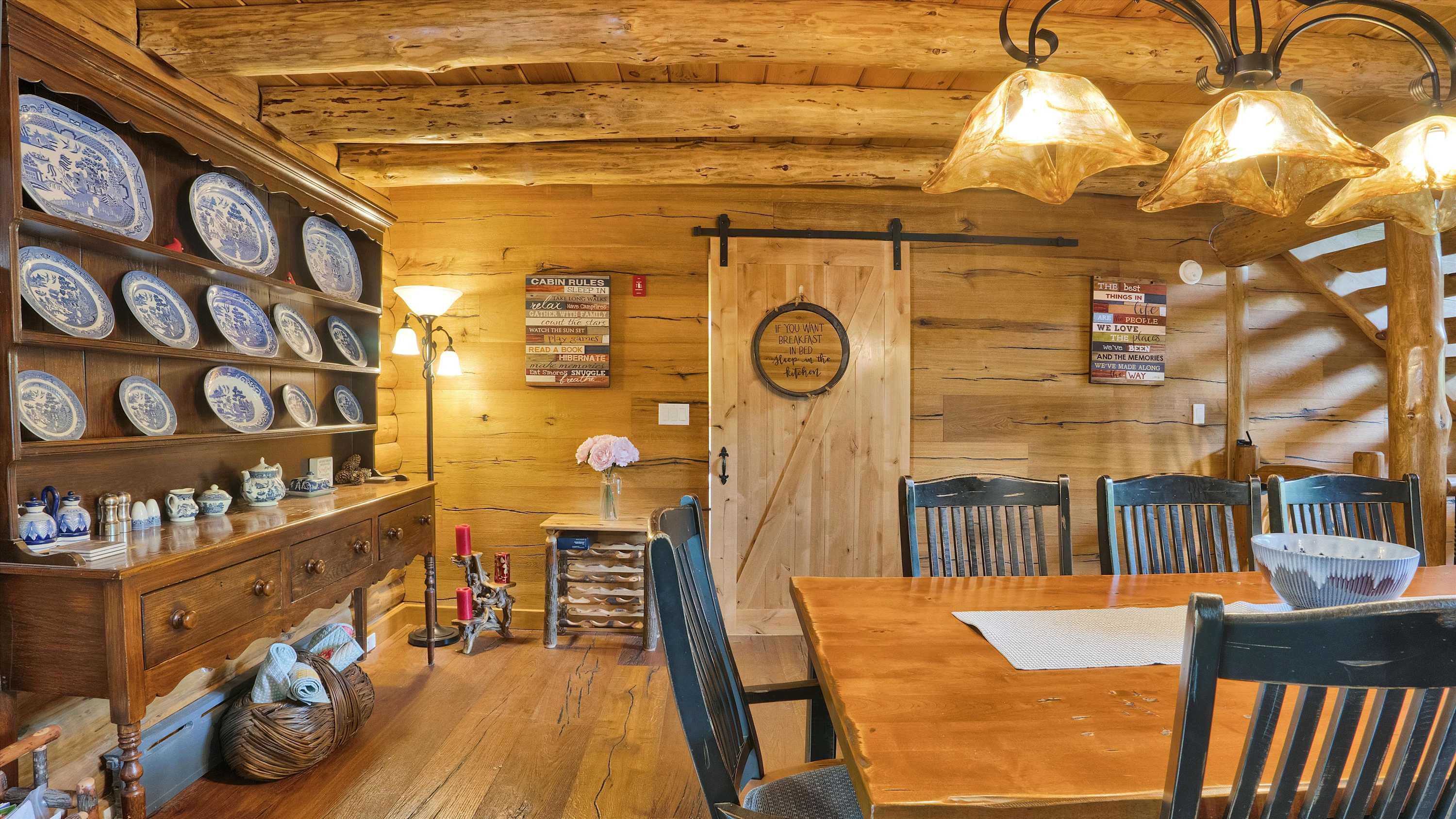 Luxury Log Cabin on 5 Acres | Hot Tub | Firepit