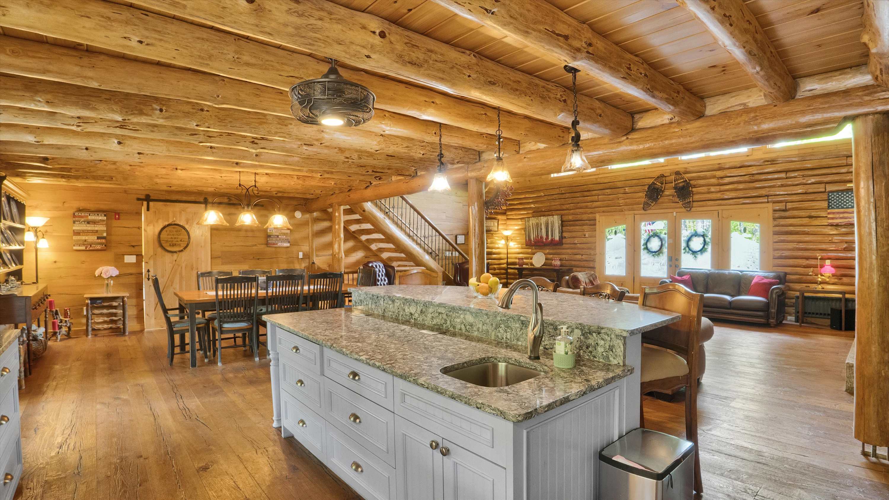 Luxury Log Cabin on 5 Acres | Hot Tub | Firepit