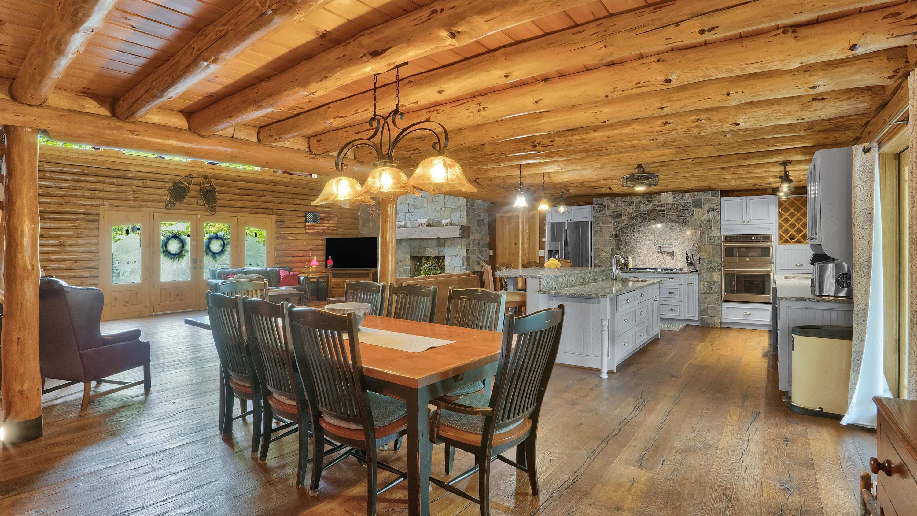 Luxury Log Cabin on 5 Acres | Hot Tub | Firepit