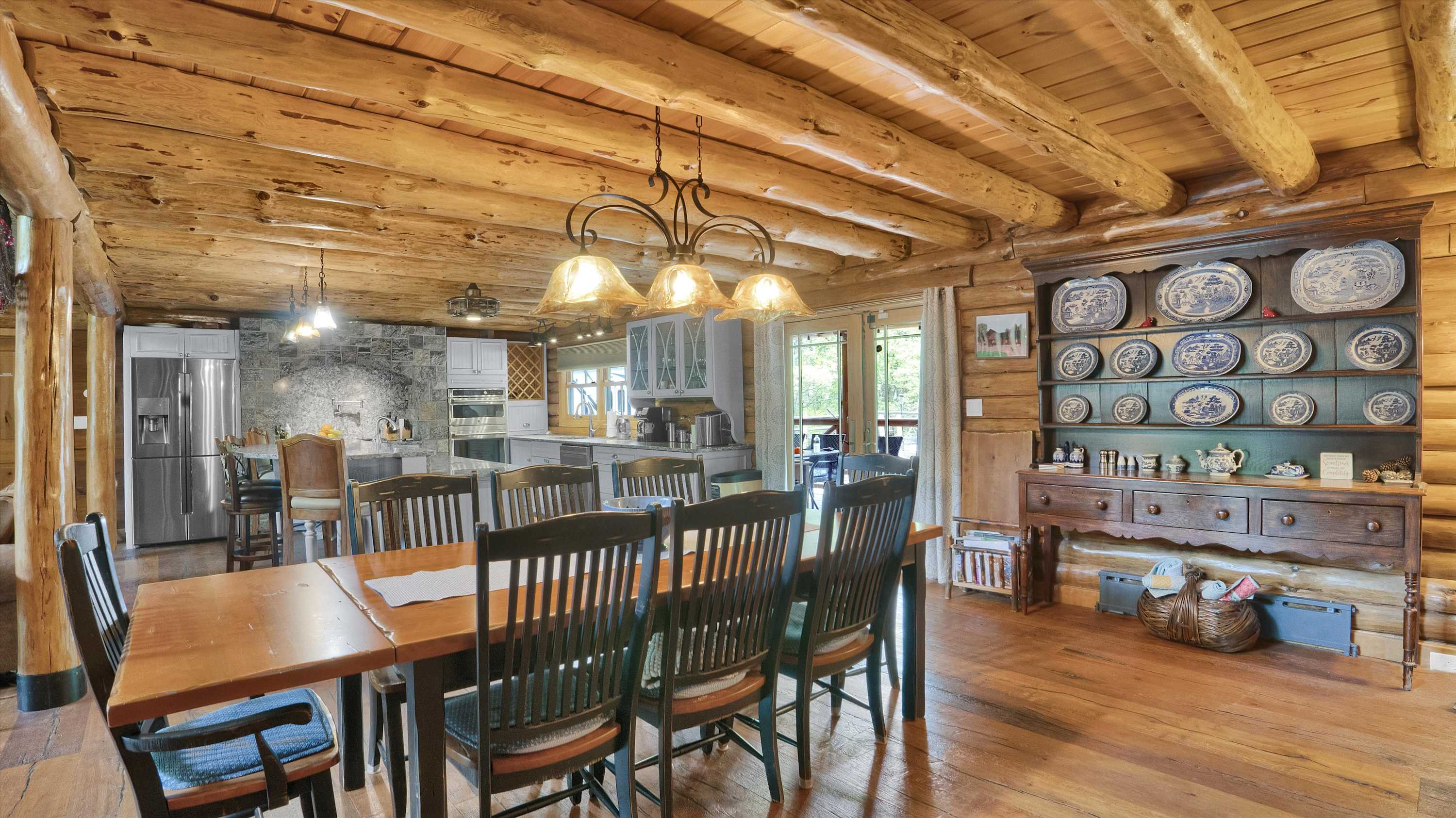 Luxury Log Cabin on 5 Acres | Hot Tub | Firepit
