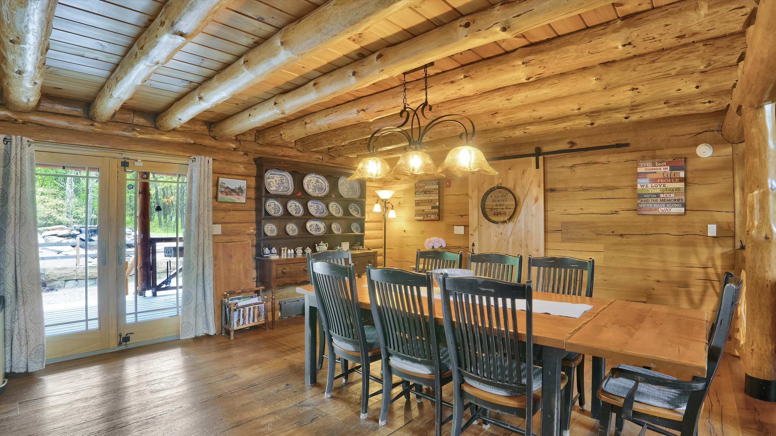 Luxury Log Cabin on 5 Acres | Hot Tub | Firepit