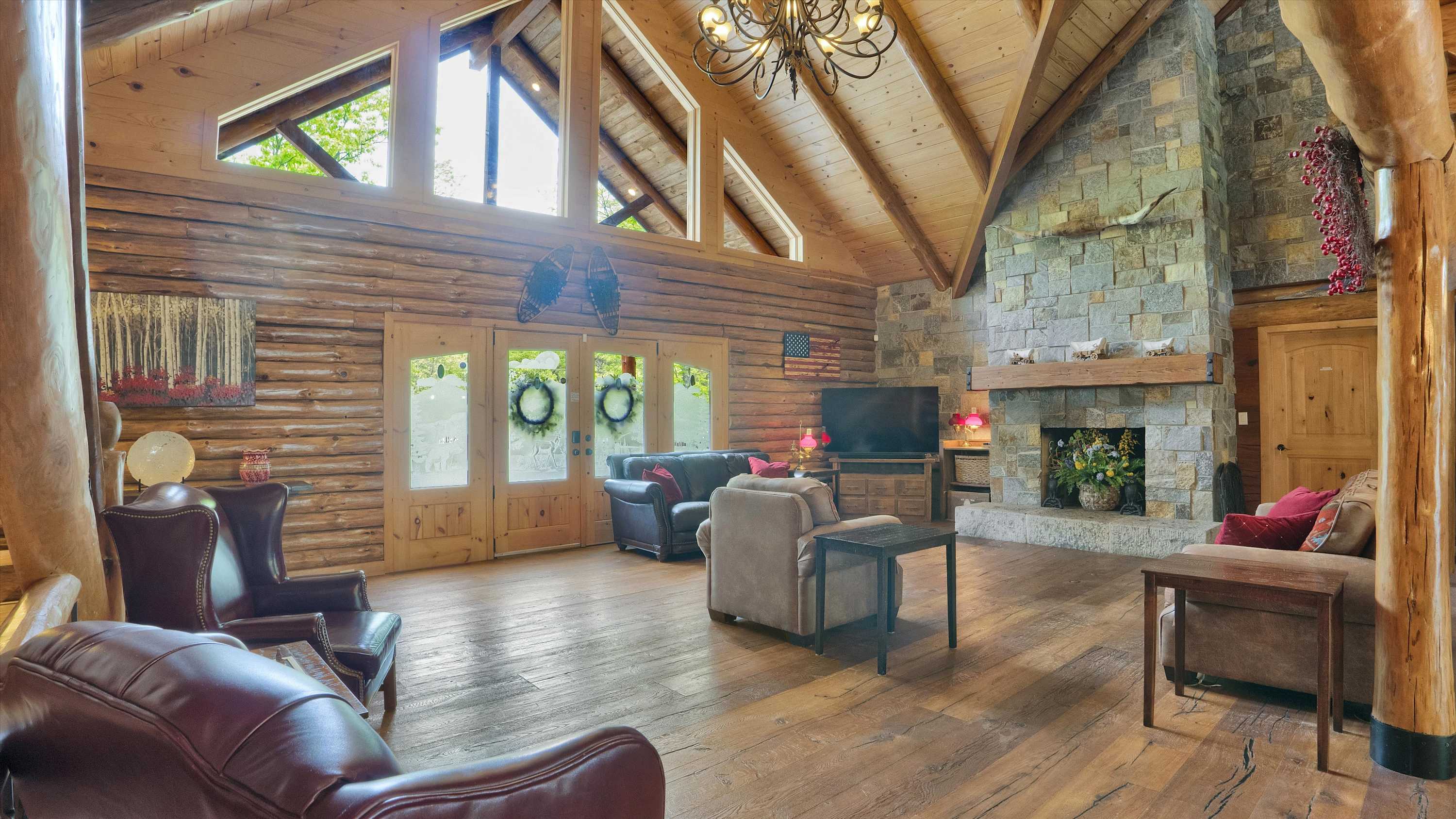 Luxury Log Cabin on 5 Acres | Hot Tub | Firepit