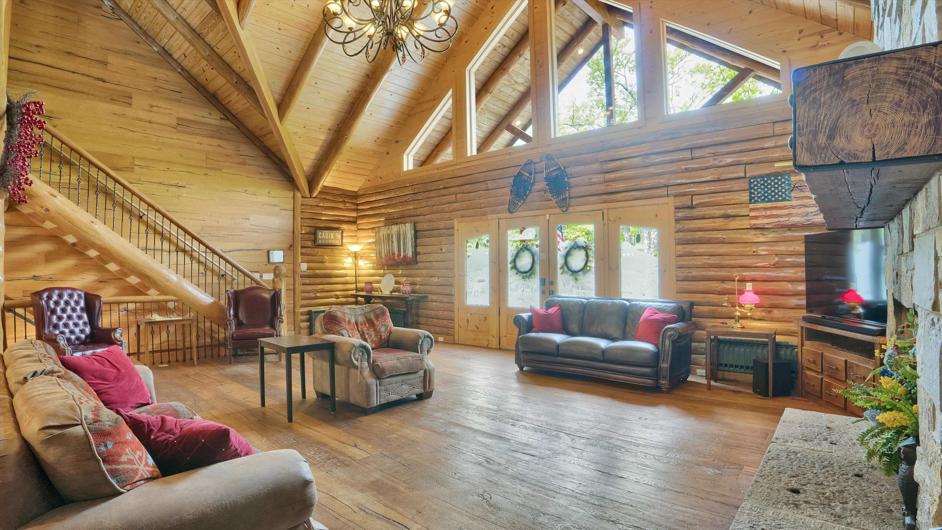 Luxury Log Cabin on 5 Acres | Hot Tub | Firepit
