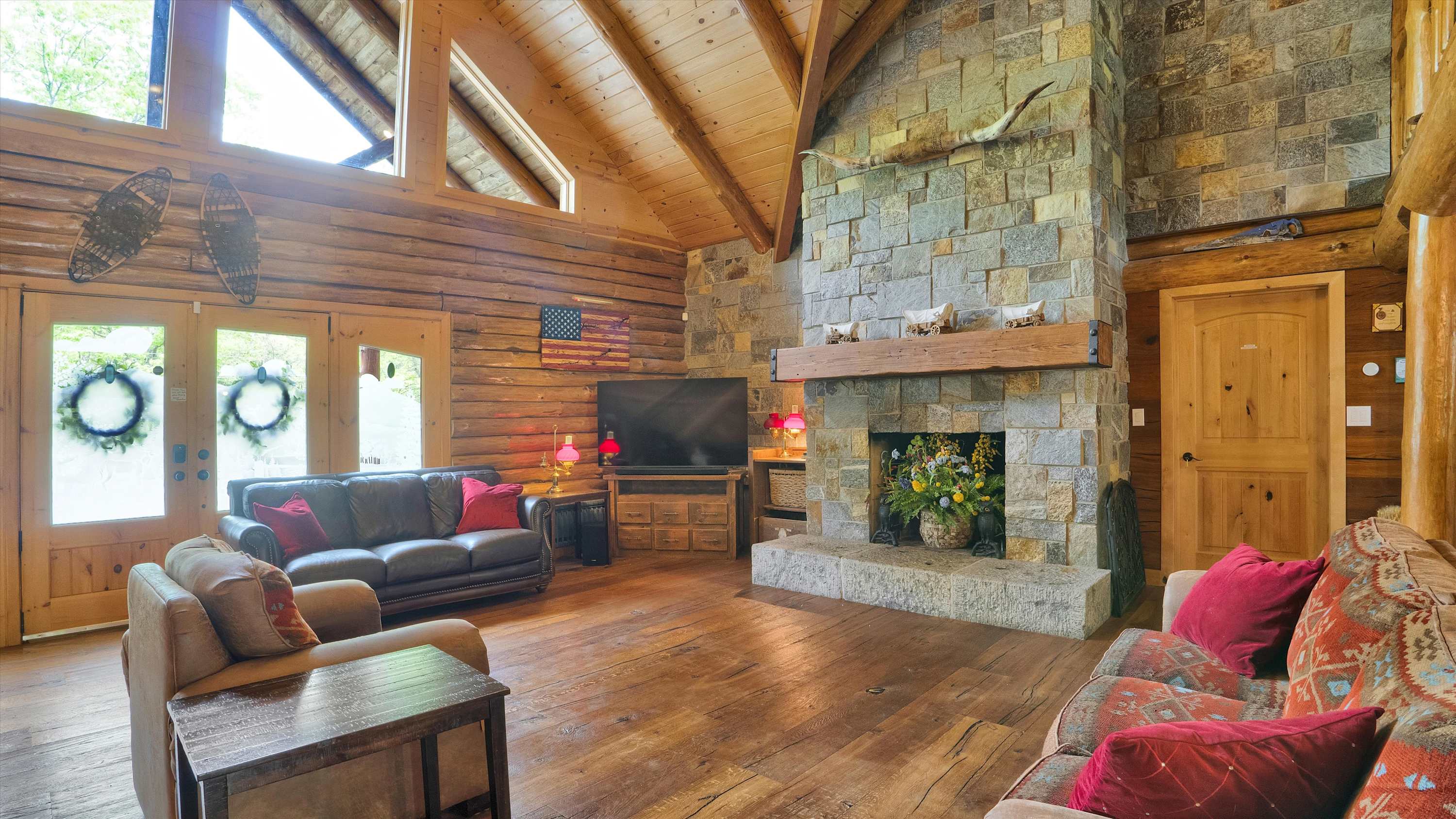 Luxury Log Cabin on 5 Acres | Hot Tub | Firepit