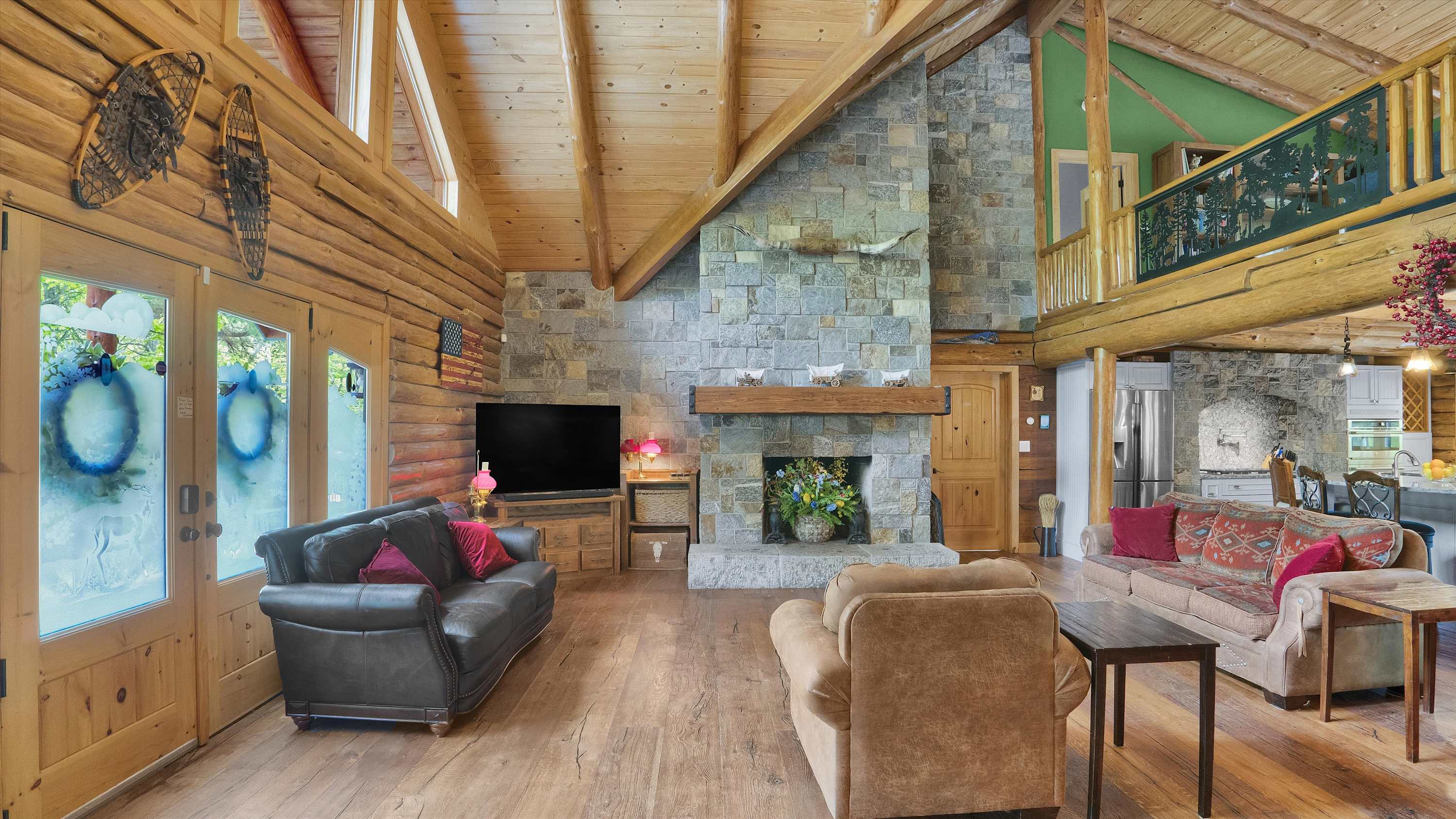 Luxury Log Cabin on 5 Acres | Hot Tub | Firepit